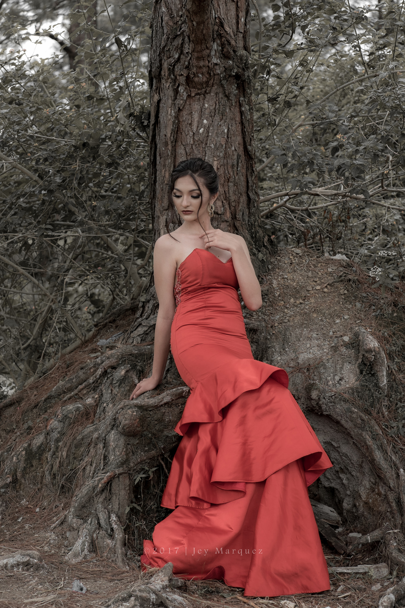 Fujifilm X-E2 + Fujifilm XF 55-200mm F3.5-4.8 R LM OIS sample photo. Woman in red photography