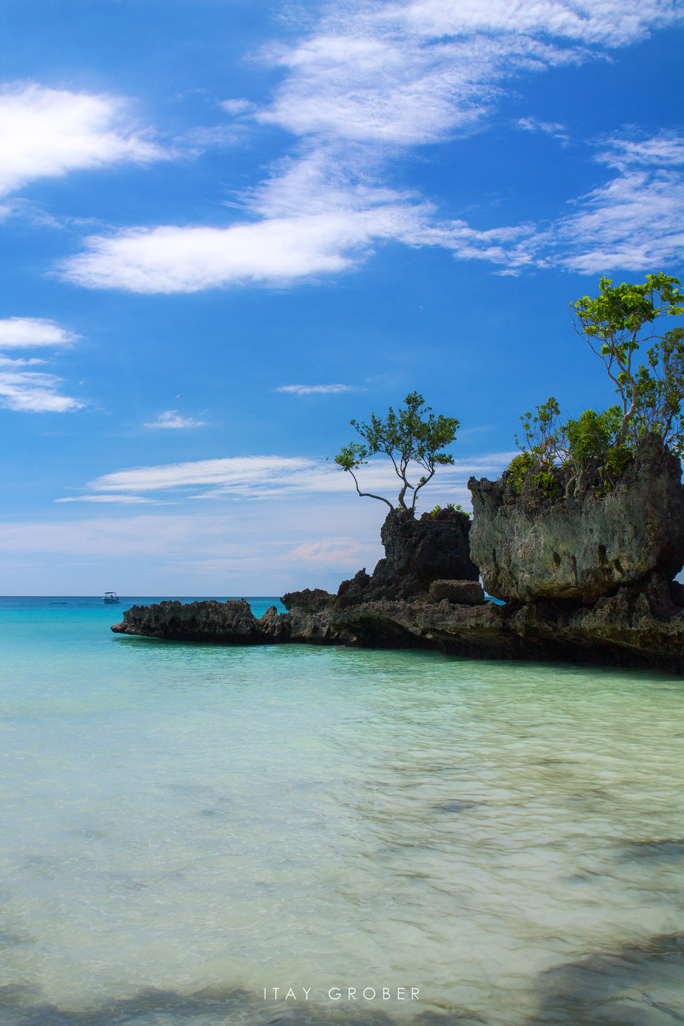 Canon EF-S 17-55mm F2.8 IS USM sample photo. Willy's rock - boracay #2 photography