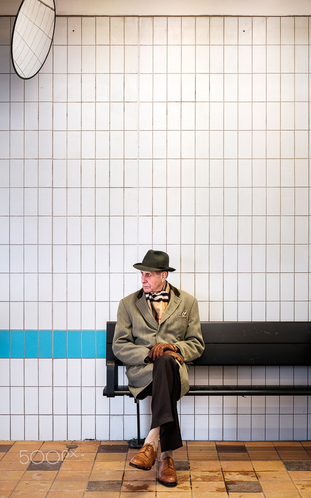 Fujifilm X-Pro2 + Fujifilm XF 35mm F2 R WR sample photo. Waiting room photography