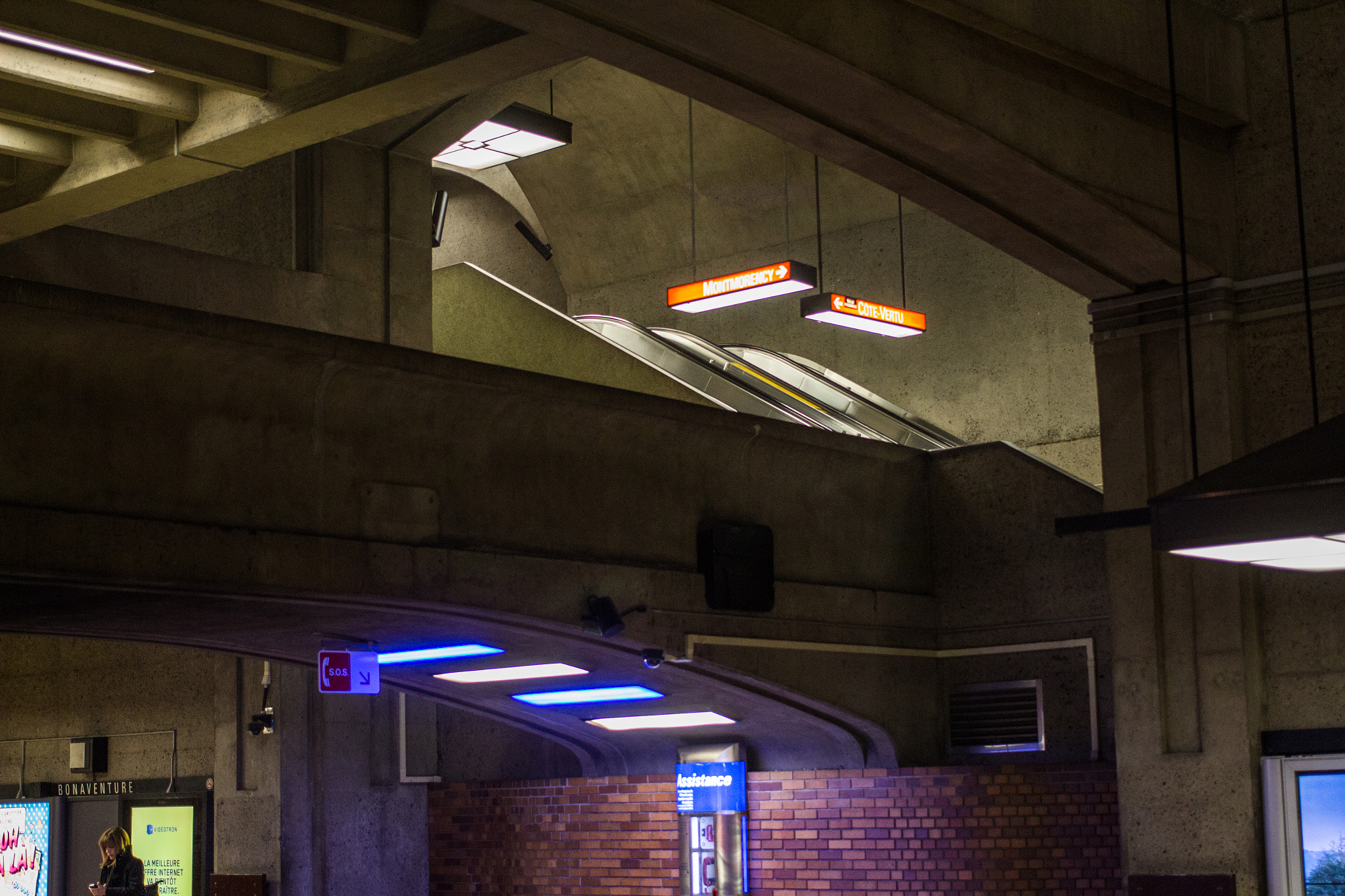 Canon EOS 700D (EOS Rebel T5i / EOS Kiss X7i) + Canon EF 40mm F2.8 STM sample photo. Subway of montreal photography