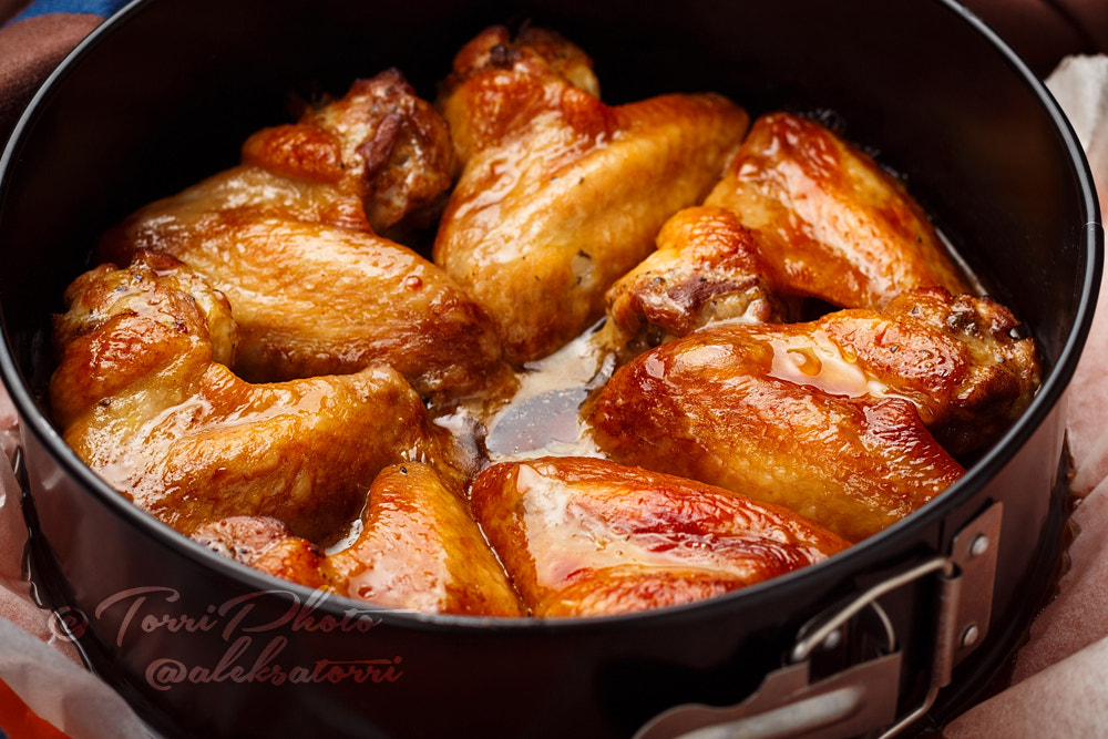 Canon EOS 650D (EOS Rebel T4i / EOS Kiss X6i) + Canon EF 50mm F1.4 USM sample photo. Baked chicken wings photography