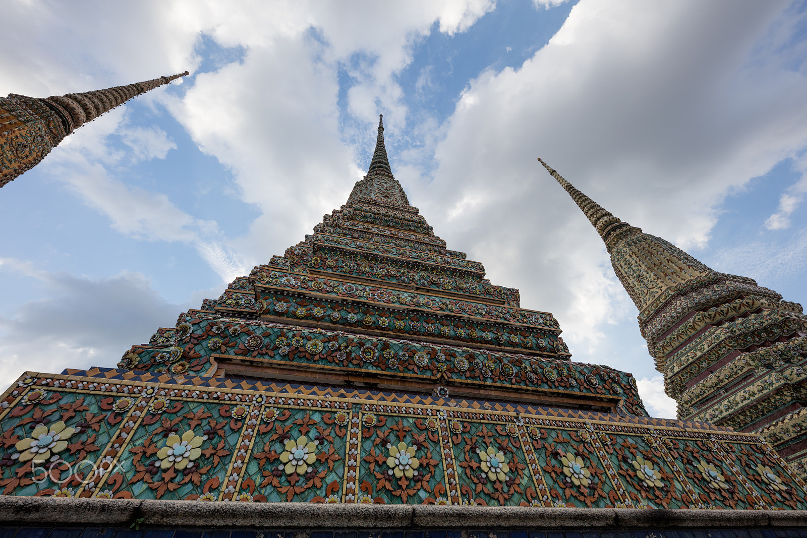 Canon EOS 5DS R + Canon EF 17-40mm F4L USM sample photo. Wat pho, bangkok photography