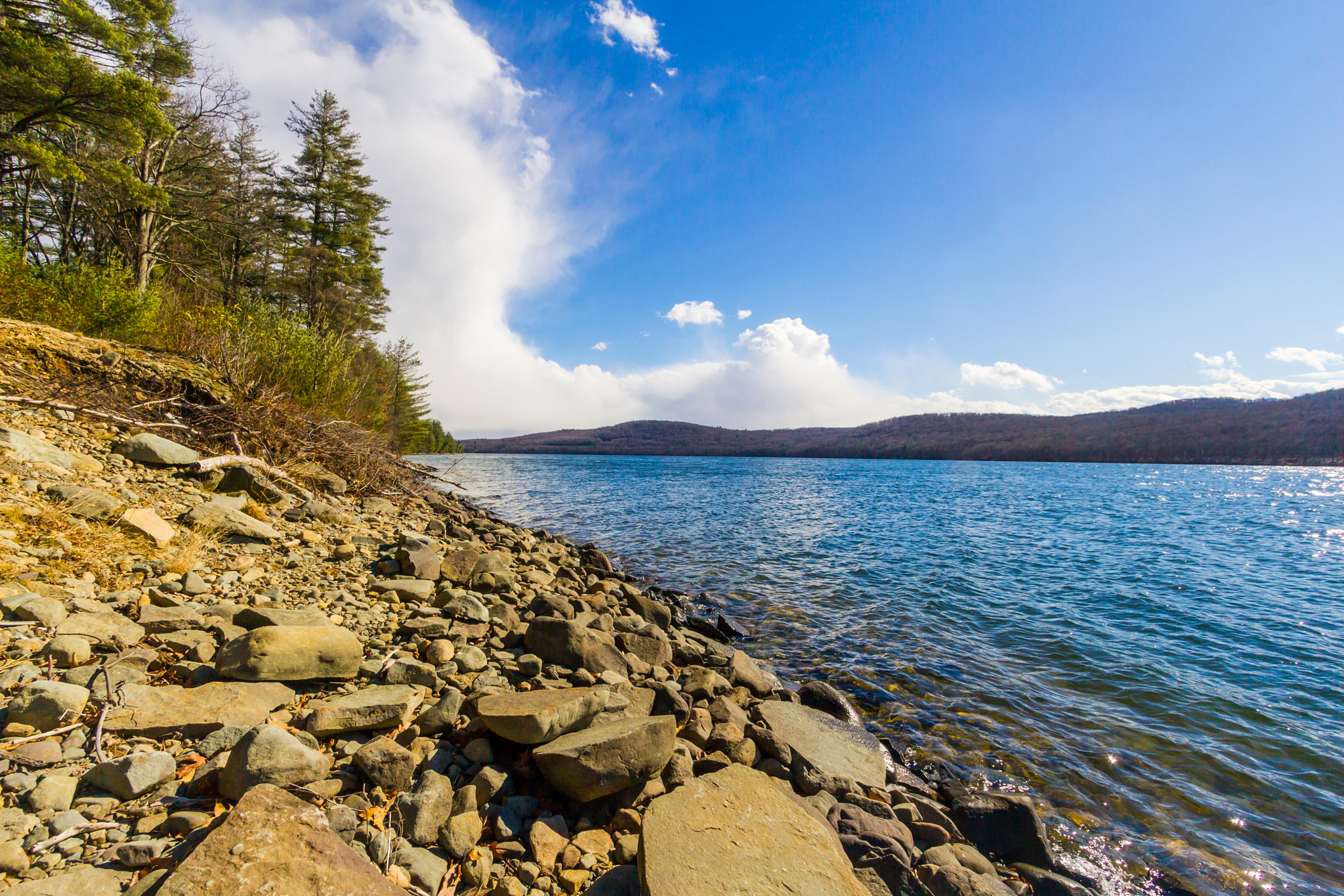 Canon EF-S 10-22mm F3.5-4.5 USM sample photo. Clouds beyond a rocky shoreline photography