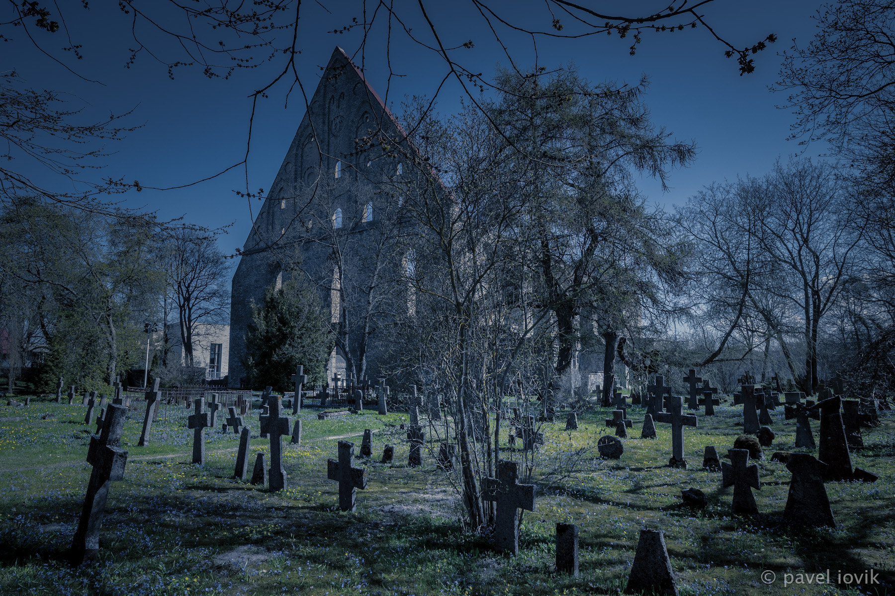Canon EF-M 11-22mm F4-5.6 IS STM sample photo. The old cemetery photography