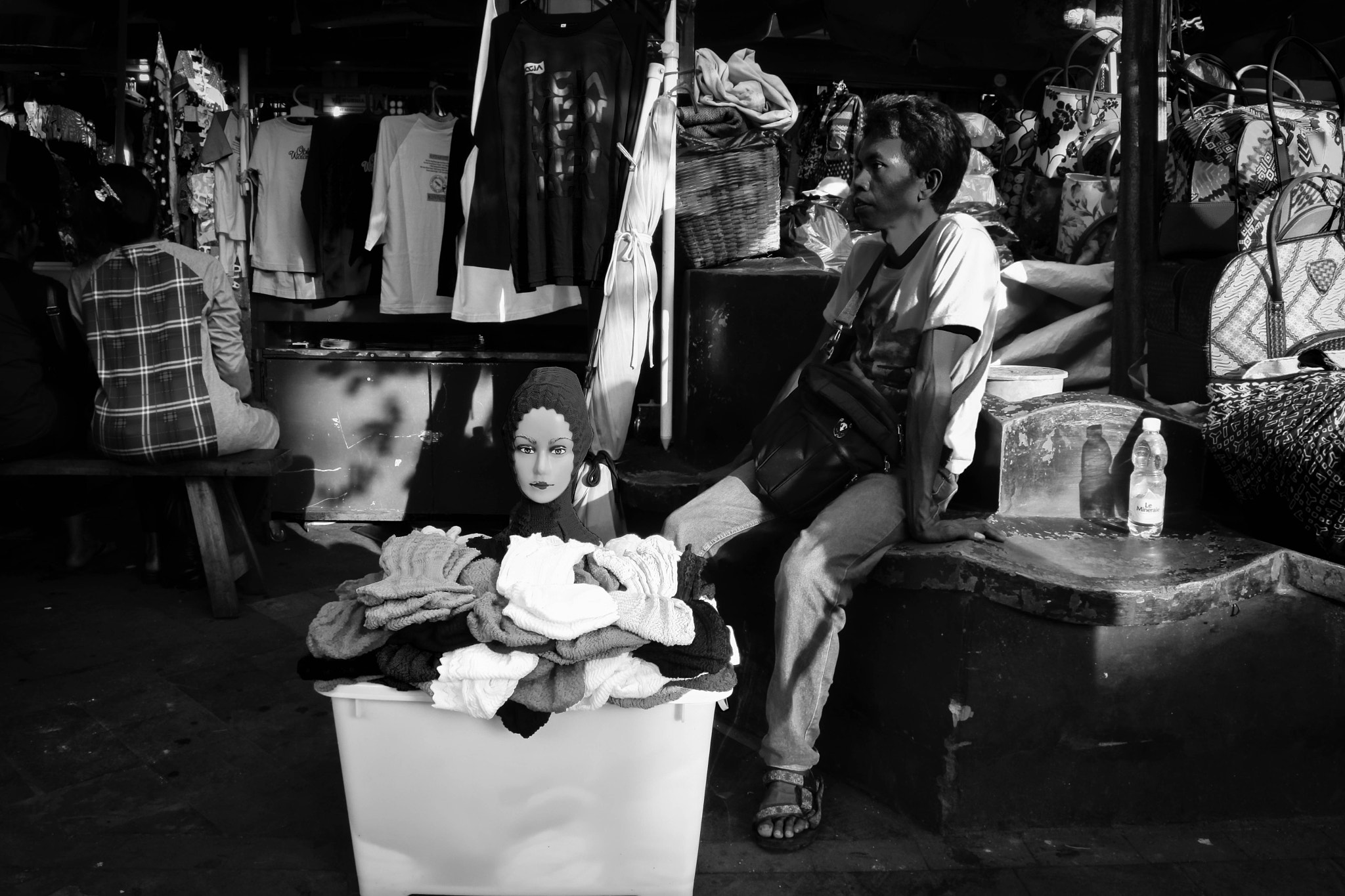 Nikon 1 J5 sample photo. Hijab seller photography