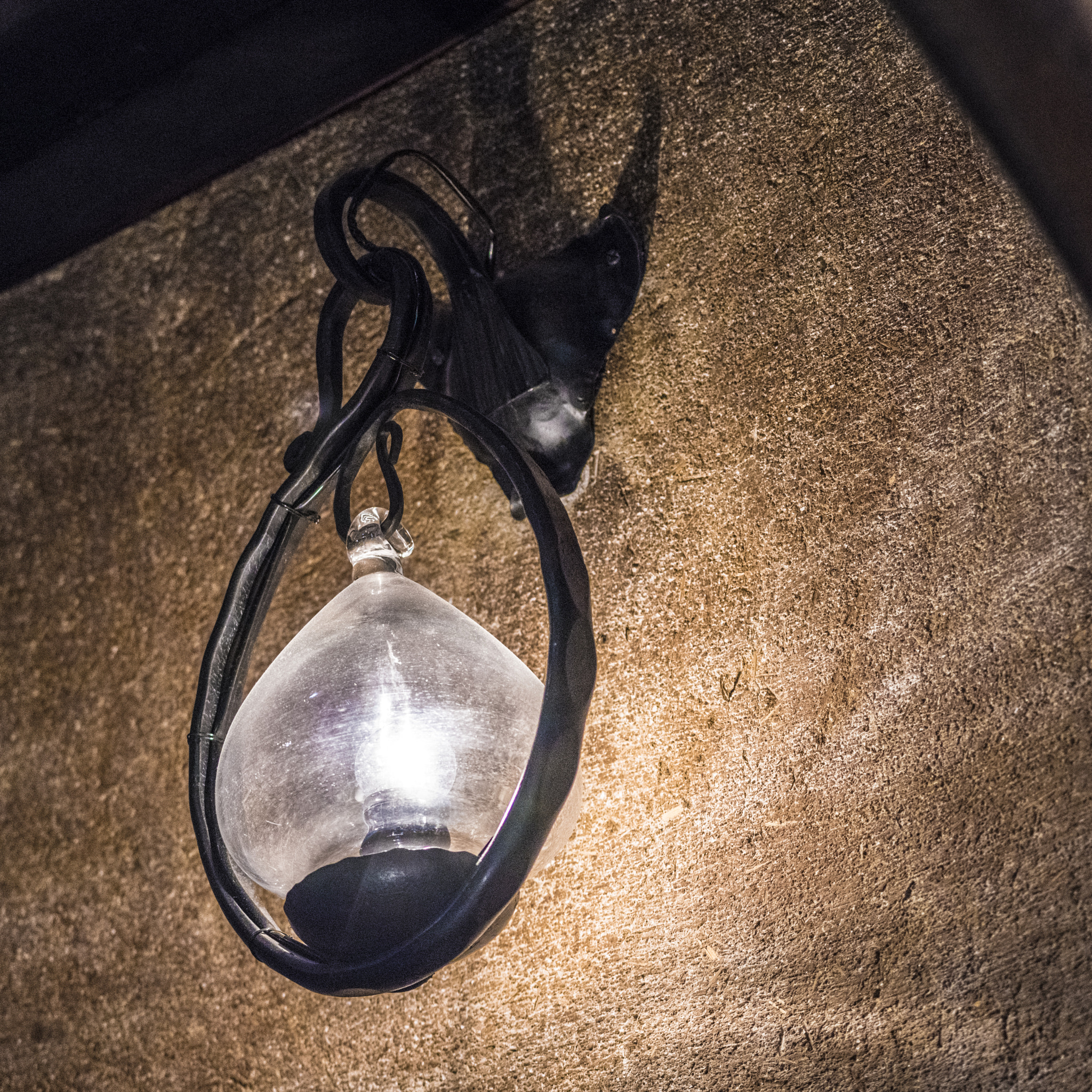 smc PENTAX-FA 645 80-160mm F4.5 sample photo. Electric lamp in a old house photography