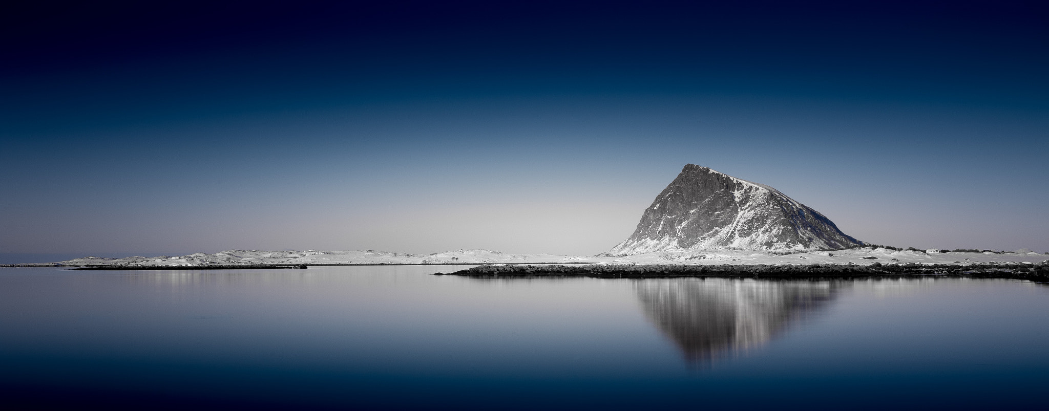 Canon EOS 7D Mark II + Sigma 18-35mm f/1.8 DC HSM sample photo. Lofoten reflection photography