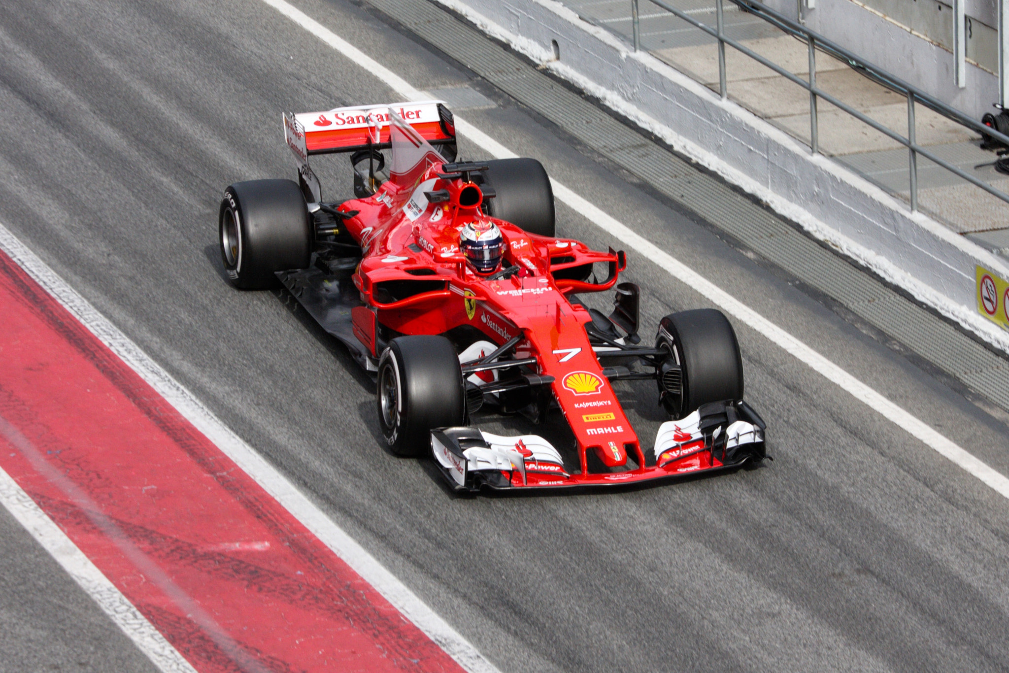 Canon EOS 40D + Canon EF 70-200mm F4L IS USM sample photo. Test day, barcelona formula 1. ferrari -7 kimi räikkönen. photography