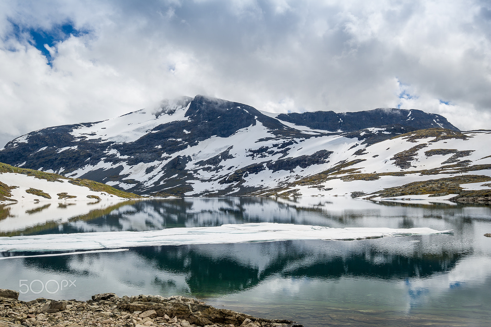 Nikon AF-S Nikkor 16-35mm F4G ED VR sample photo. Mountain lake and snowy rocks, norway photography