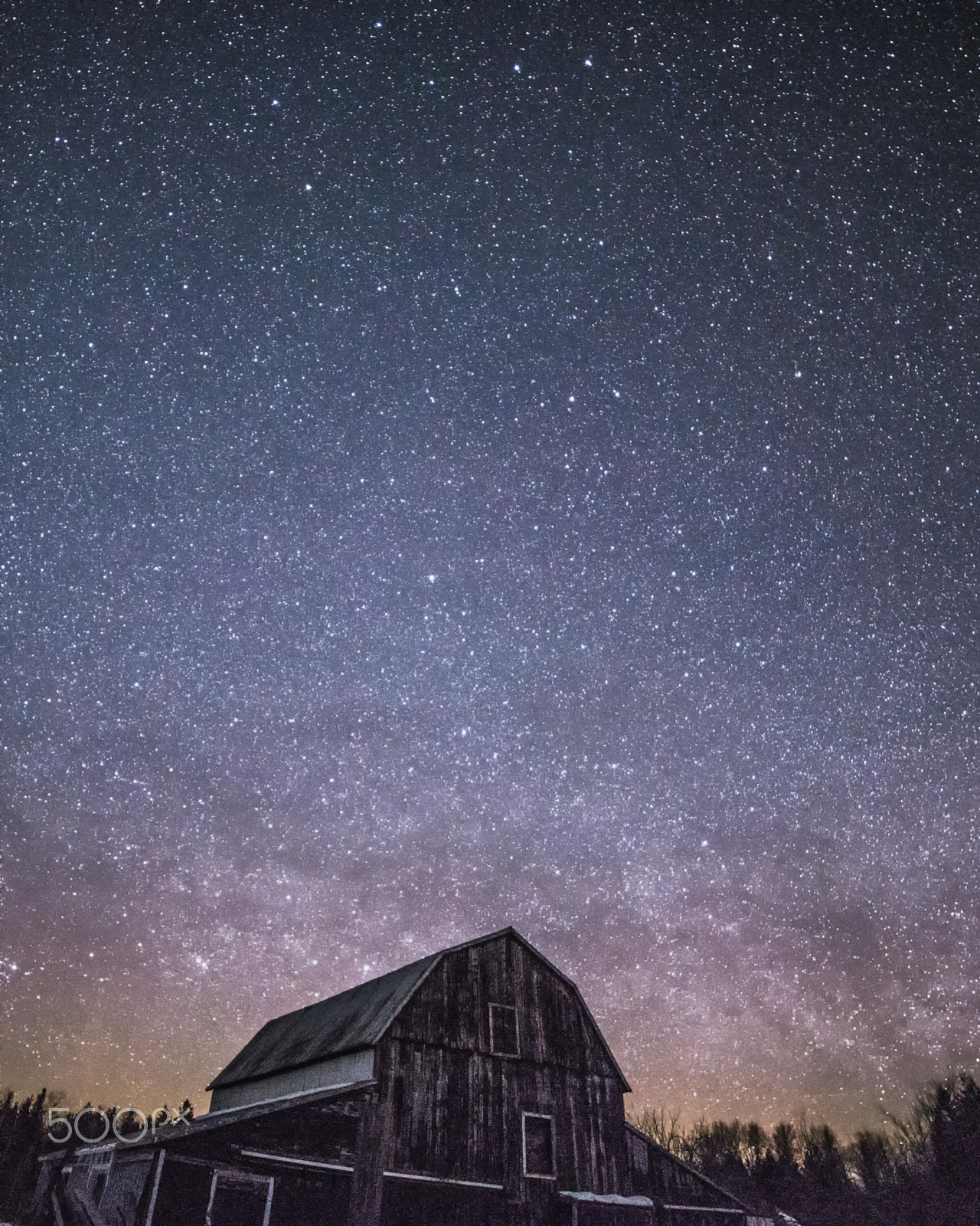 Samyang 14mm F2.8 ED AS IF UMC sample photo. Rural barns at night with stars in winter photography