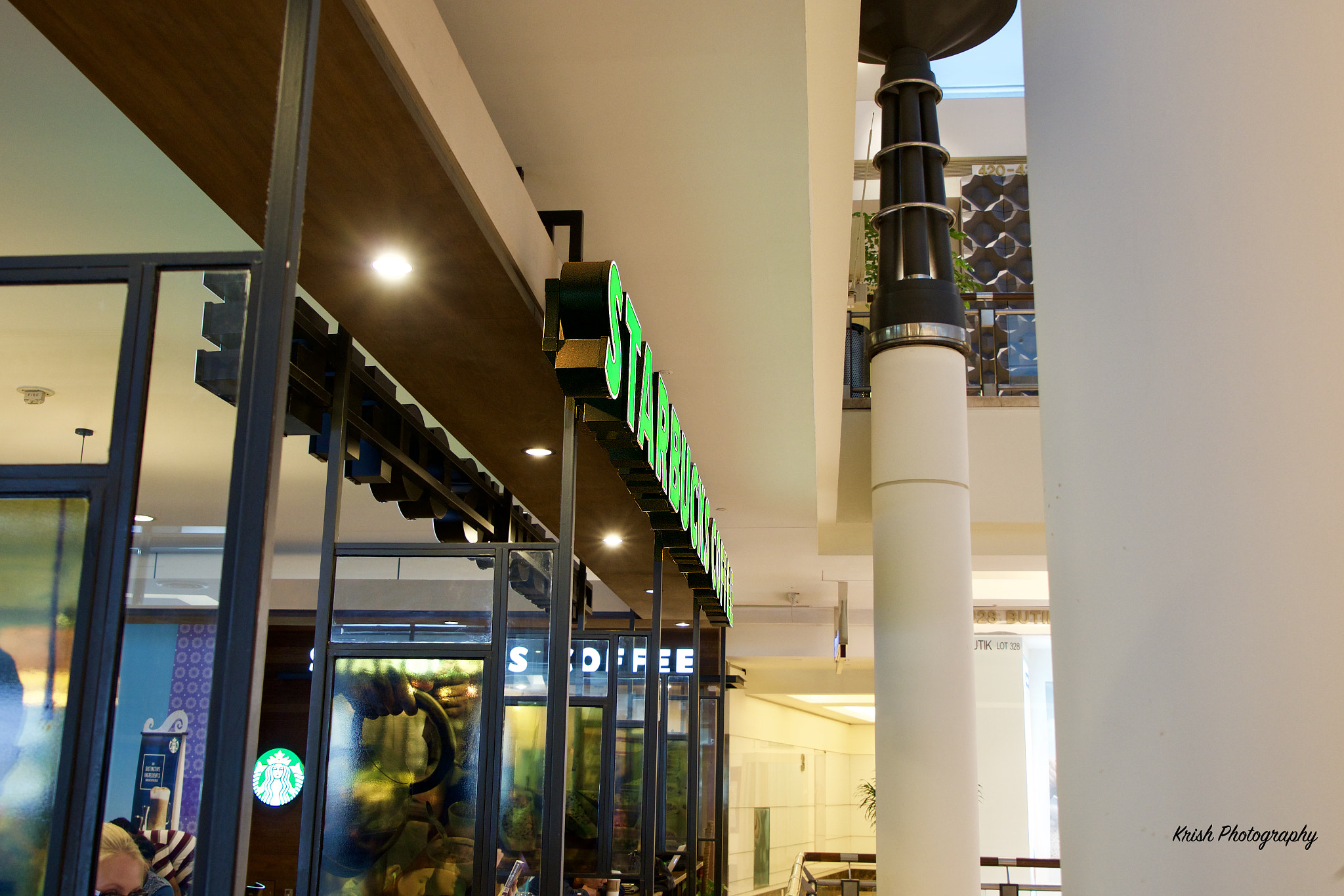 Sony Vario Tessar T* FE 24-70mm F4 ZA OSS sample photo. The starbucks @klcc photography