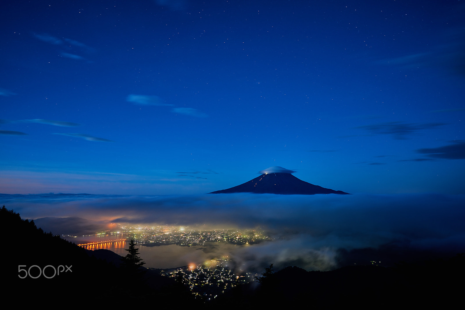 Nikon AF-S Nikkor 14-24mm F2.8G ED sample photo. Umbrella cloud photography