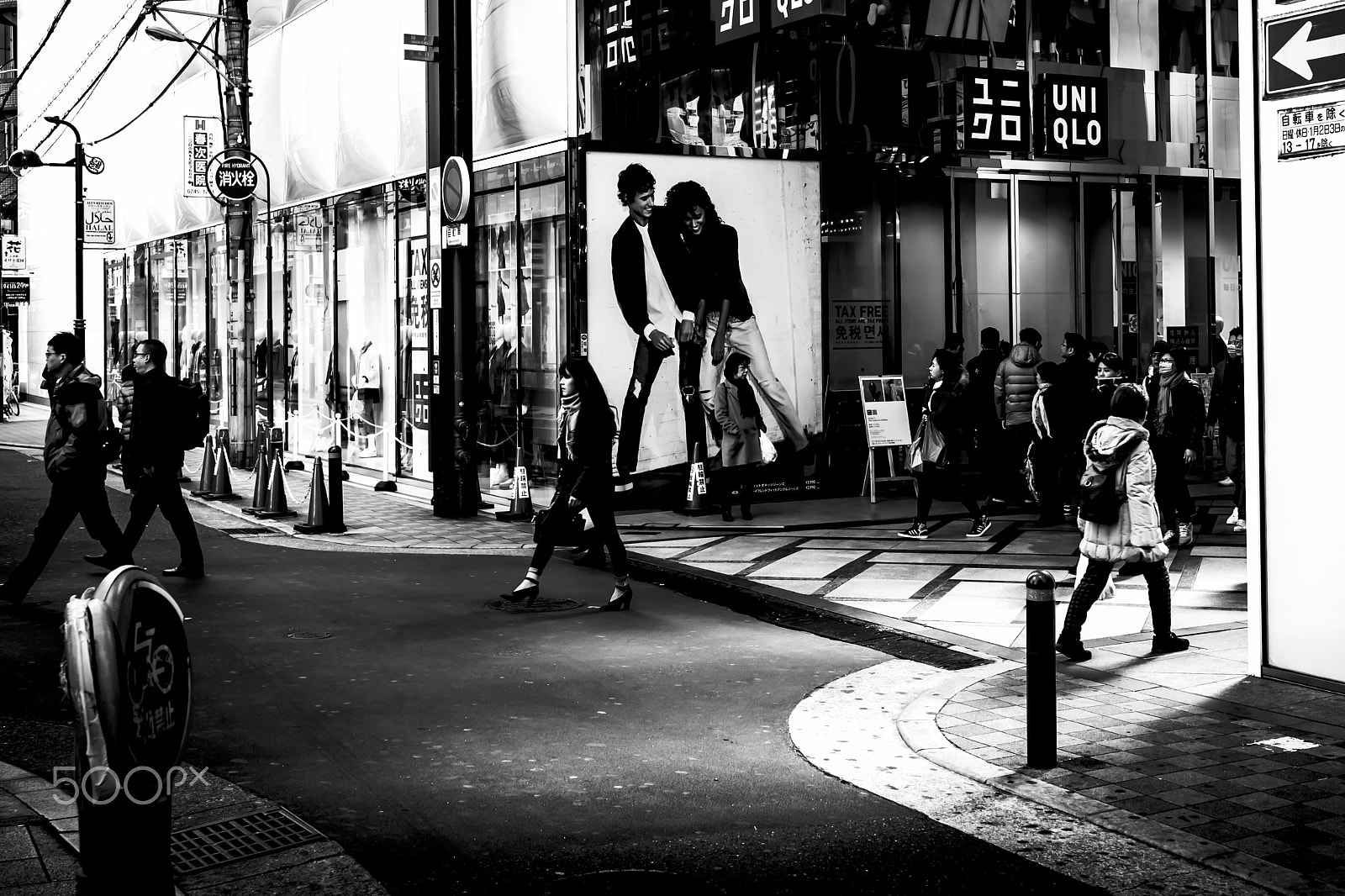 Leica M-Monochrom sample photo. Urban snap photography