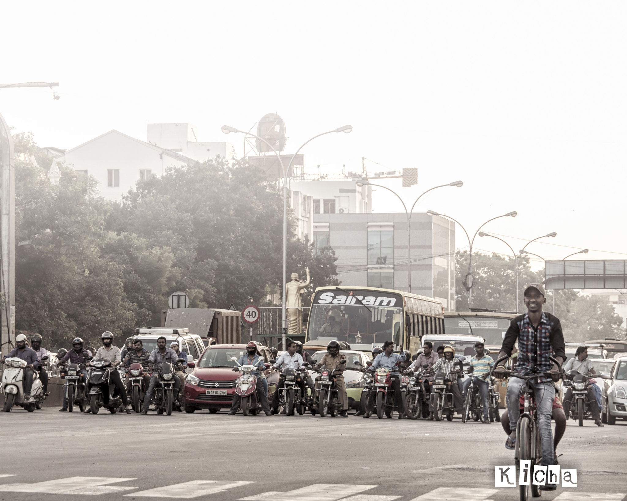 OLYMPUS M.14-150mm F4.0-5.6 II sample photo. Ahead of the crowd.. photography