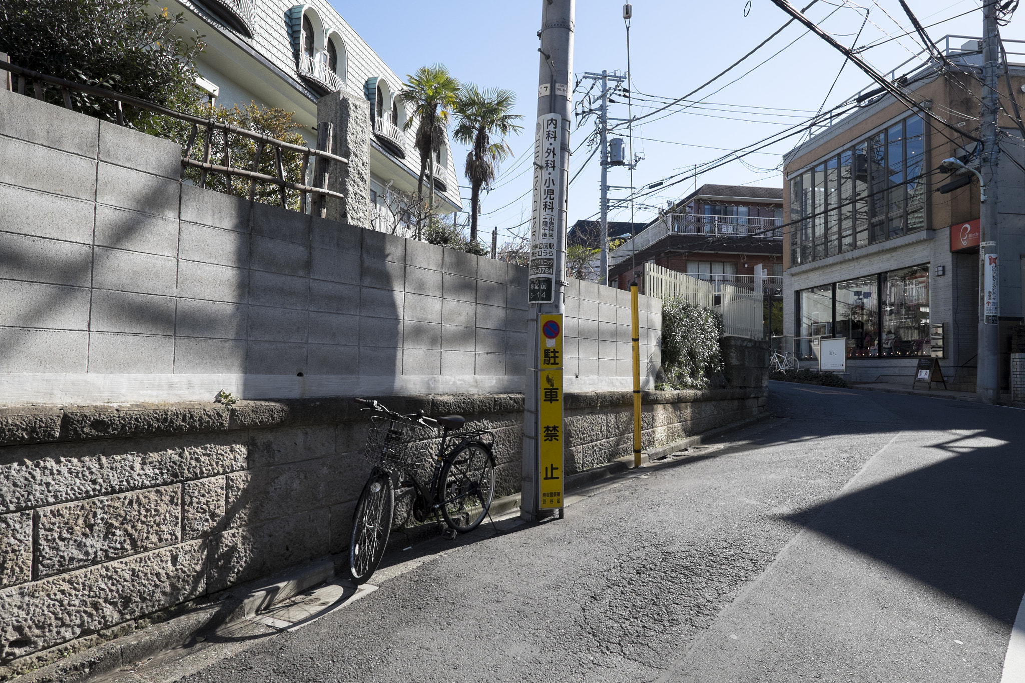 Fujifilm X-T1 + Fujifilm XF 14mm F2.8 R sample photo. Tokyo.渋谷区神宮前　東中央大教会裏 photography
