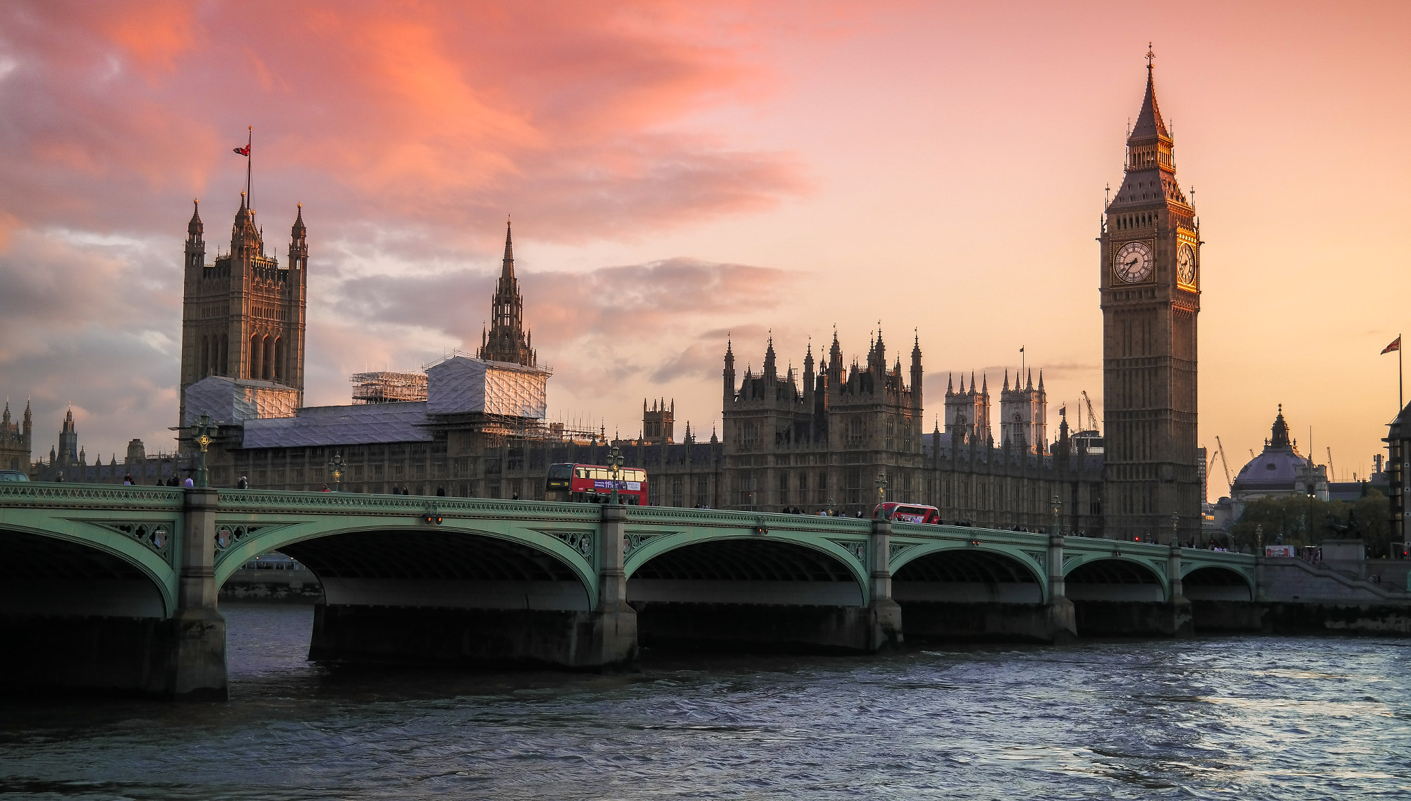 Samsung EK-GN120 sample photo. London sunset photography