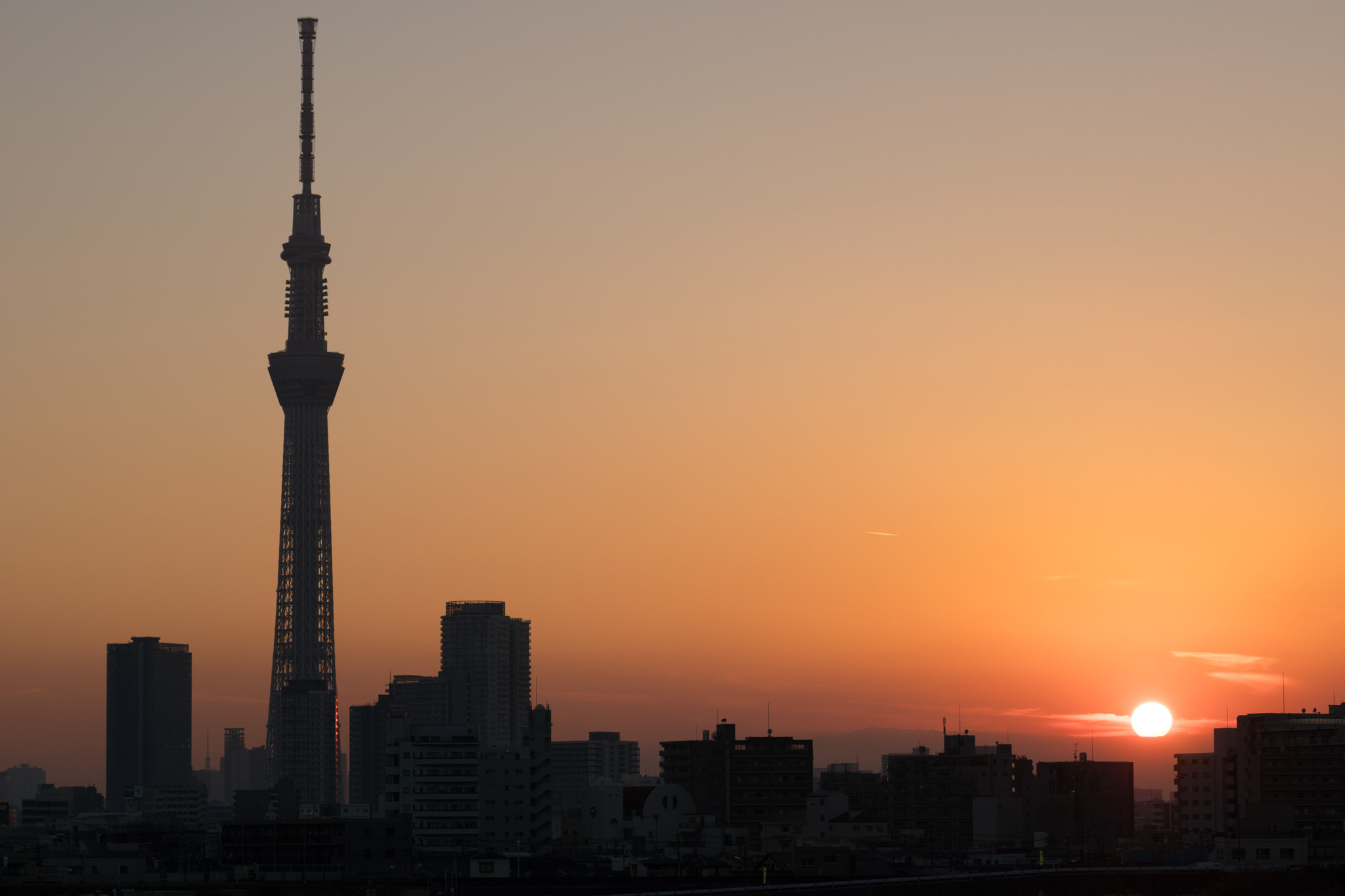 Sony a6300 + Sony FE 70-200mm F4 G OSS sample photo. Tokyo sunset photography