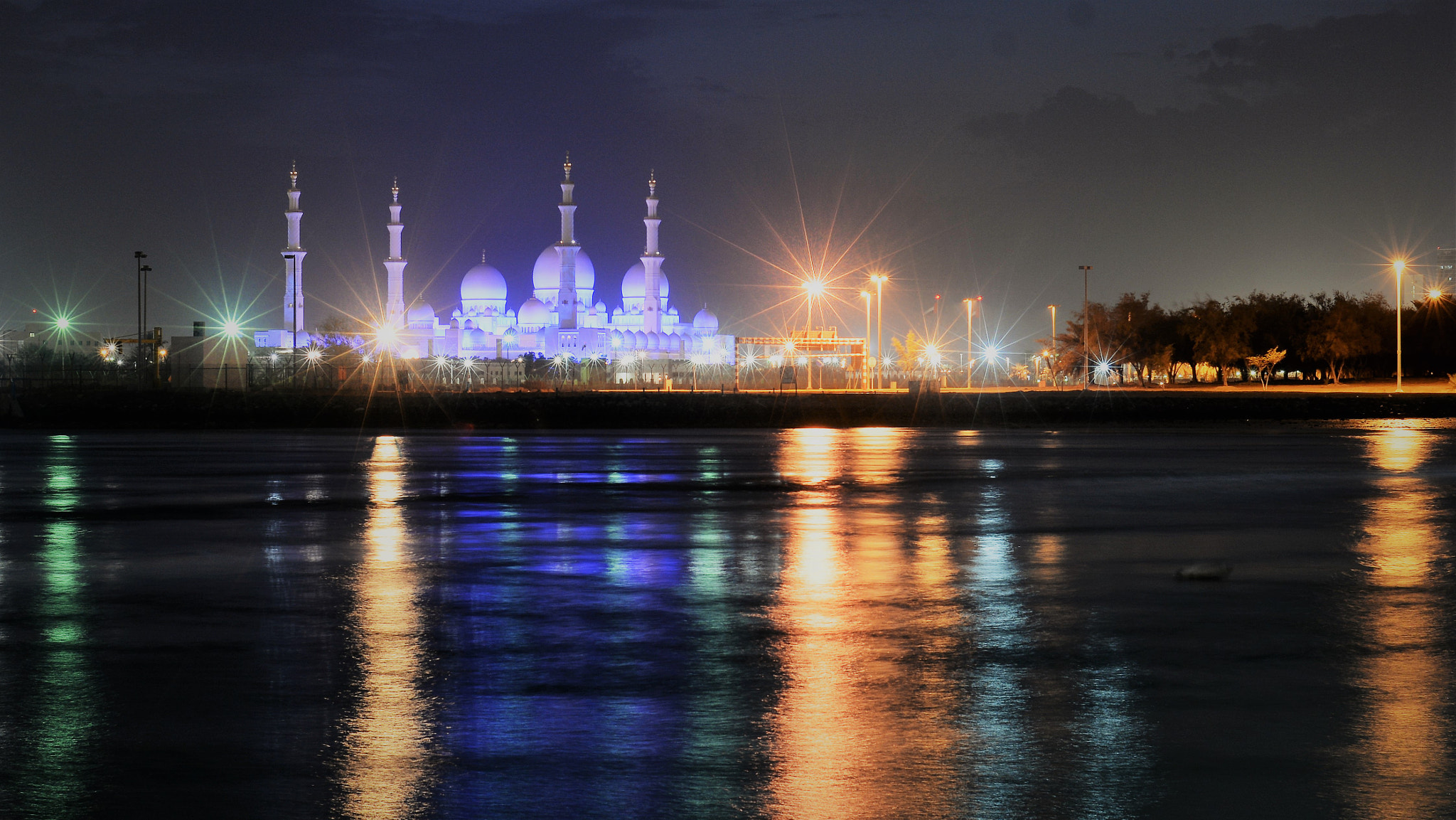 Nikon D7100 + AF Nikkor 35mm f/2 sample photo. Sheikh zayed mosque photography
