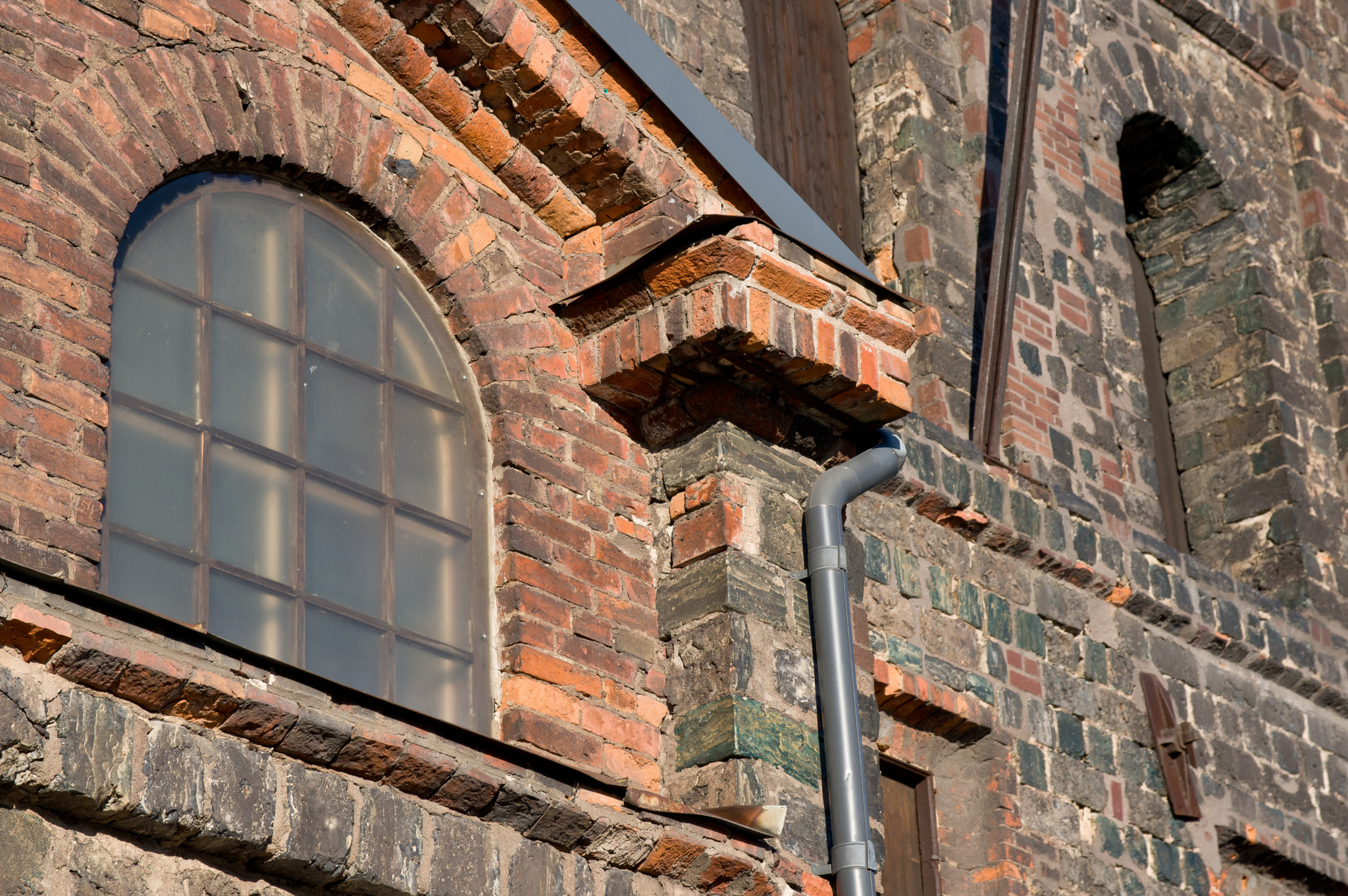 Sigma 17-70mm F2.8-4 DC Macro HSM | C sample photo. Old wall photography