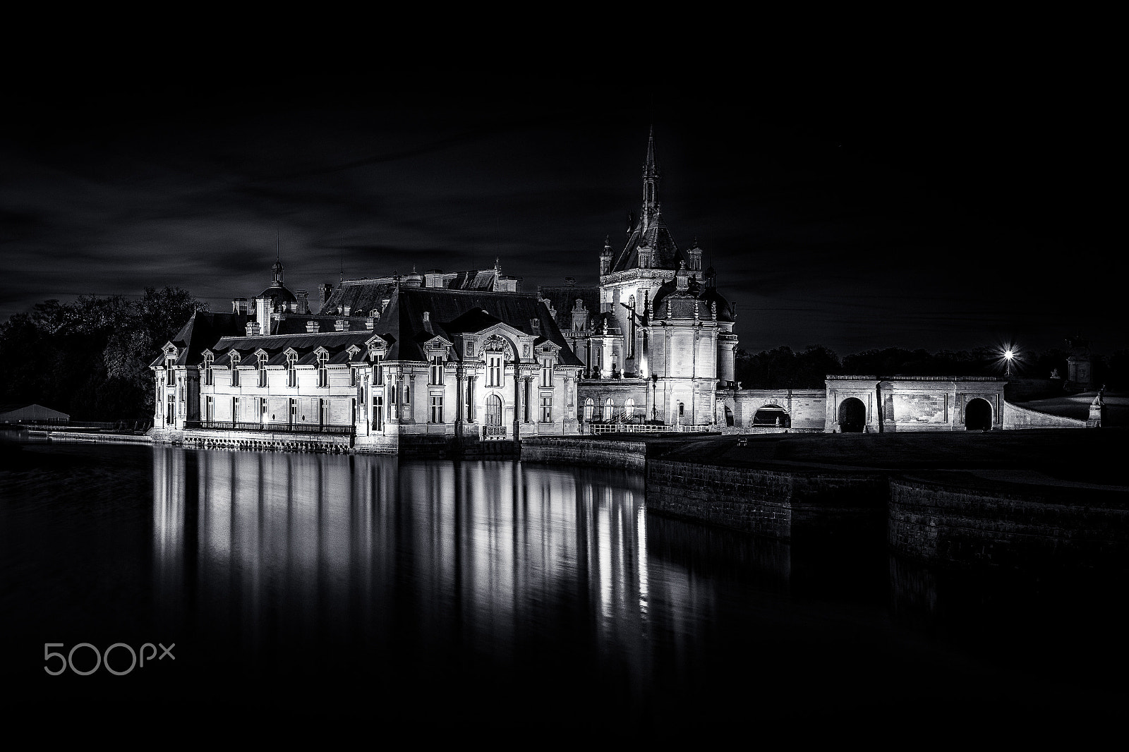 Canon EOS 70D + Sigma 17-70mm F2.8-4 DC Macro OS HSM | C sample photo. Chantilly castle by night photography