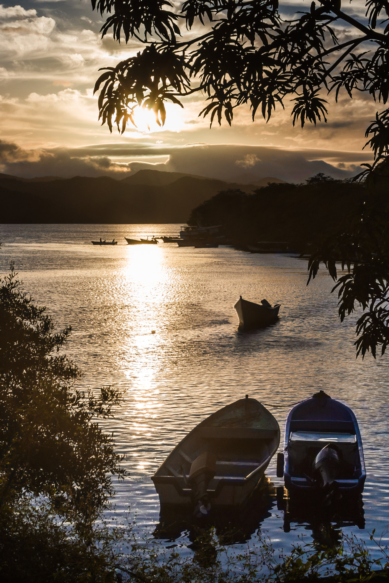 Canon EF-S 18-55mm F3.5-5.6 II sample photo. Fishing boats photography