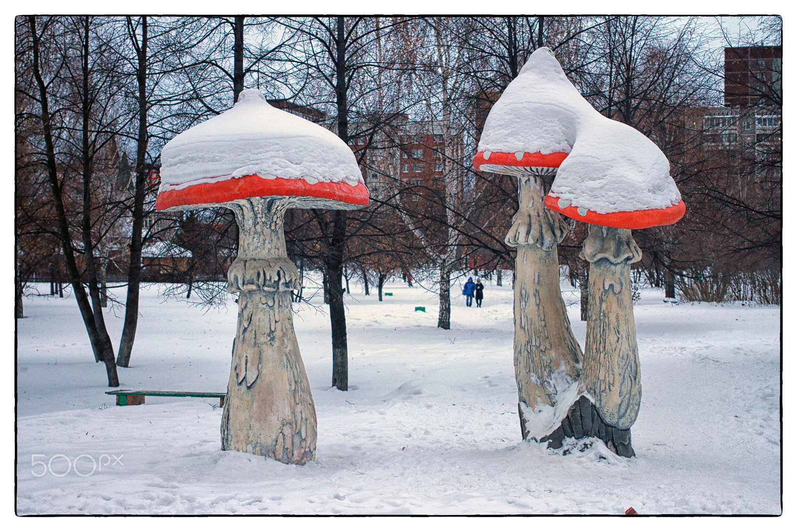 Canon EF 40mm F2.8 STM sample photo. Garden sculptures photography