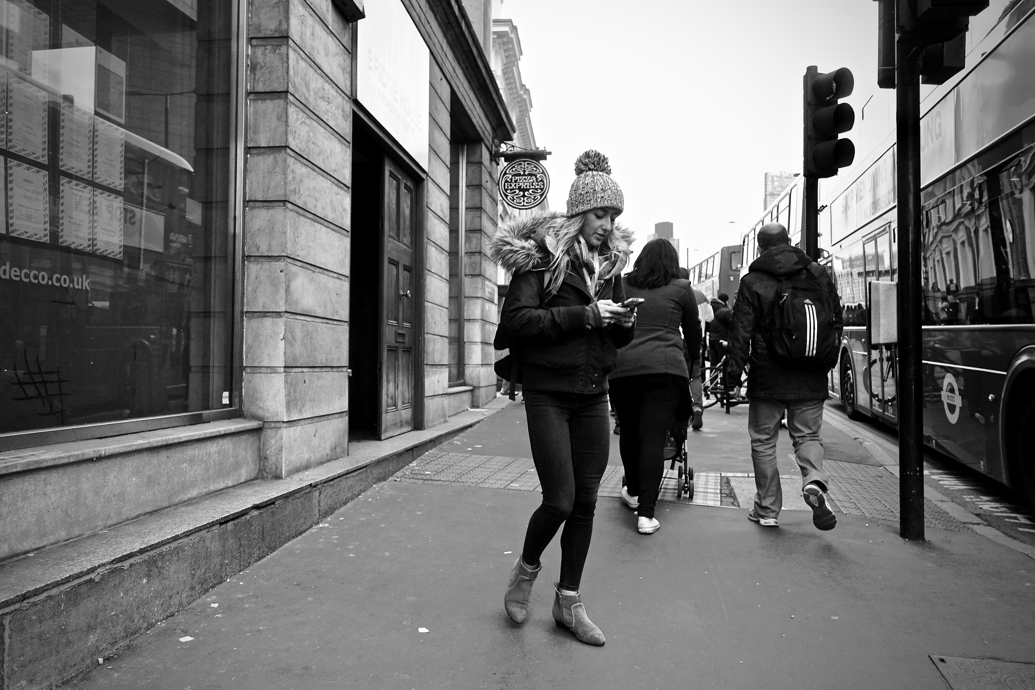 Sony Cyber-shot DSC-RX100 IV + Sony 24-70mm F1.8-2.8 sample photo. Borough high street, london, uk. photography