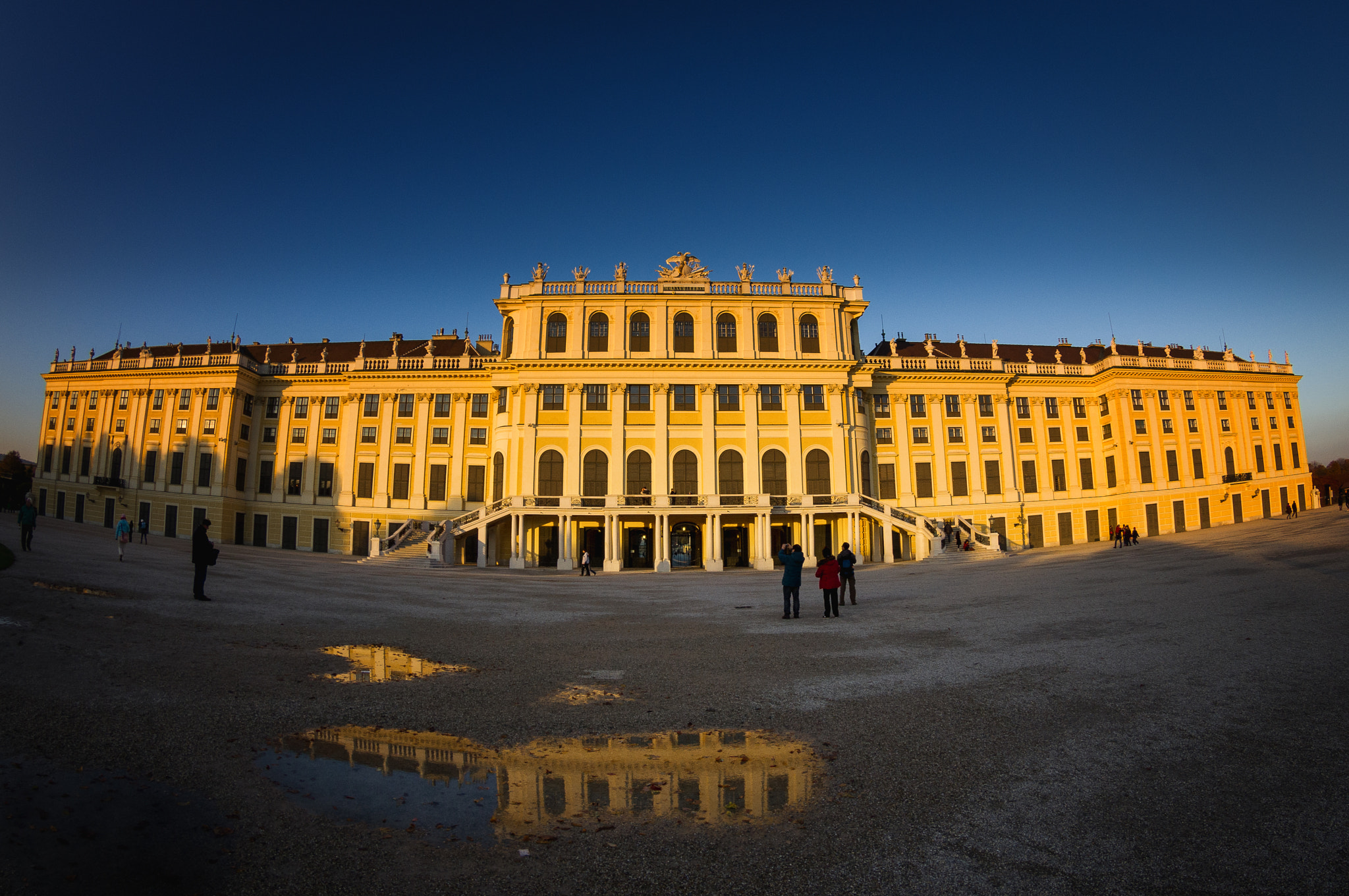 Pentax K-x + Pentax smc DA 10-17mm F3.5-4.5 ED (IF) Fisheye sample photo. Schönbrunn photography