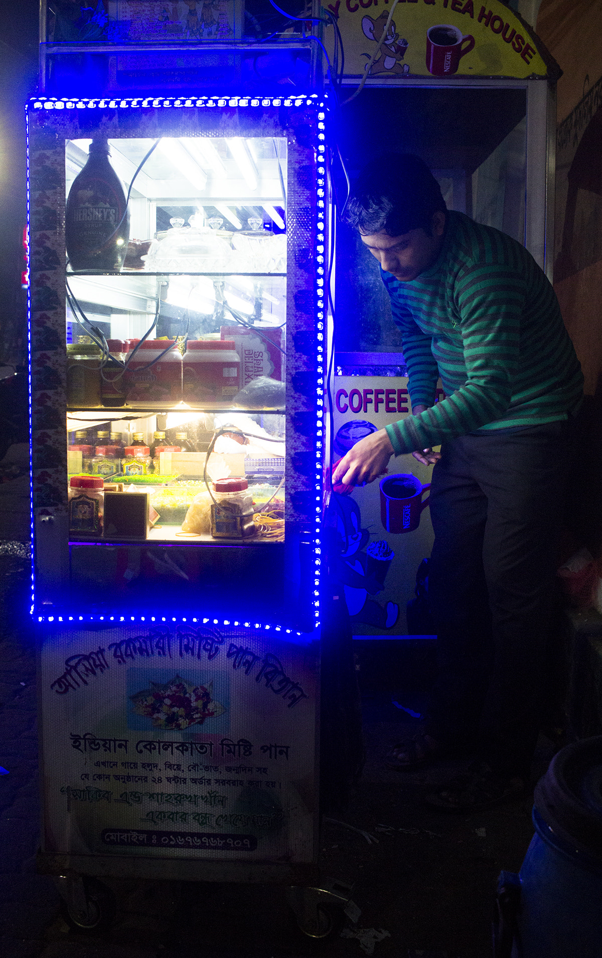 Canon EF-S 24mm F2.8 STM sample photo. Road side coffee shop photography