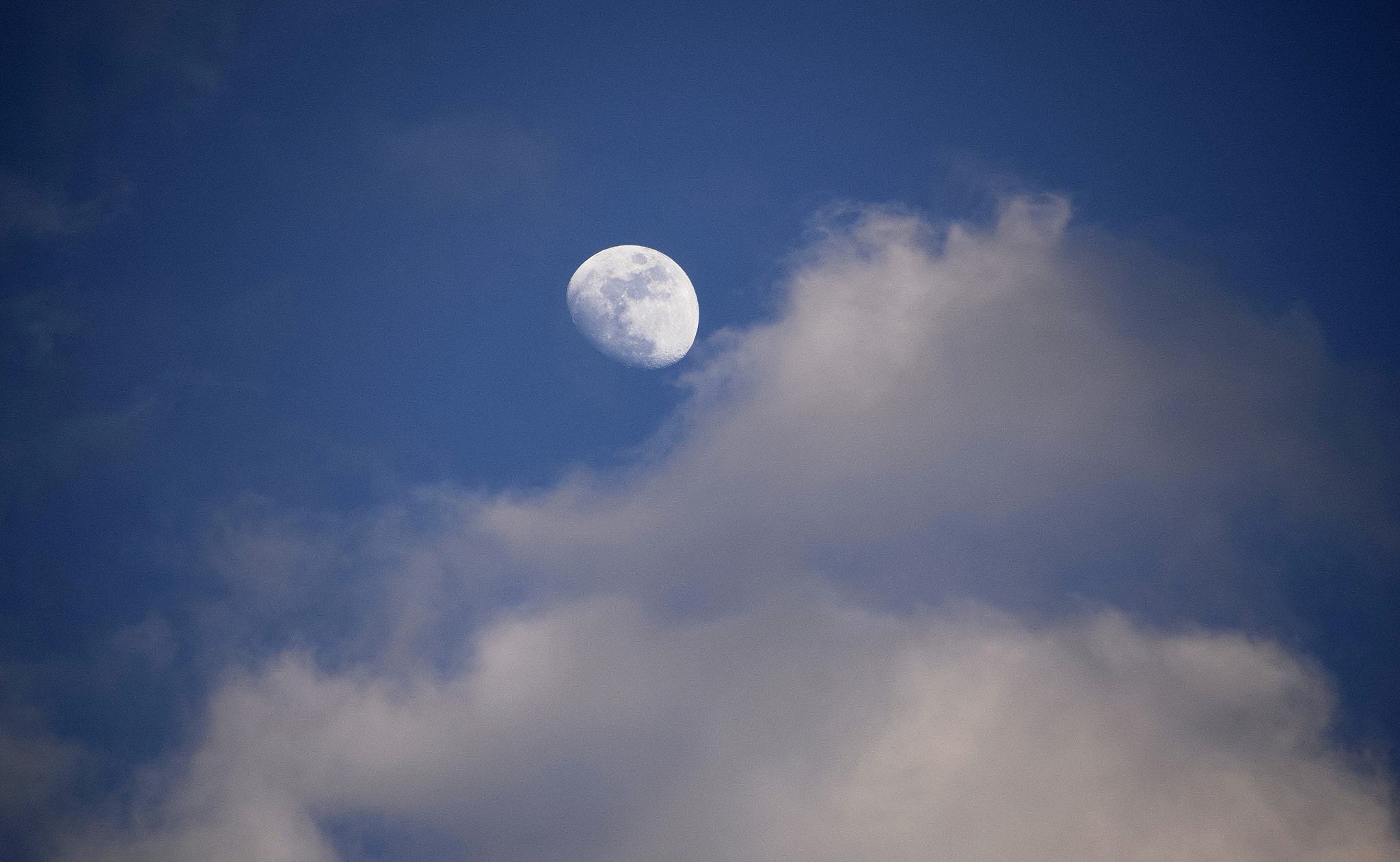 Sigma 18-250mm F3.5-6.3 DC Macro OS HSM sample photo. Twilight moon photography