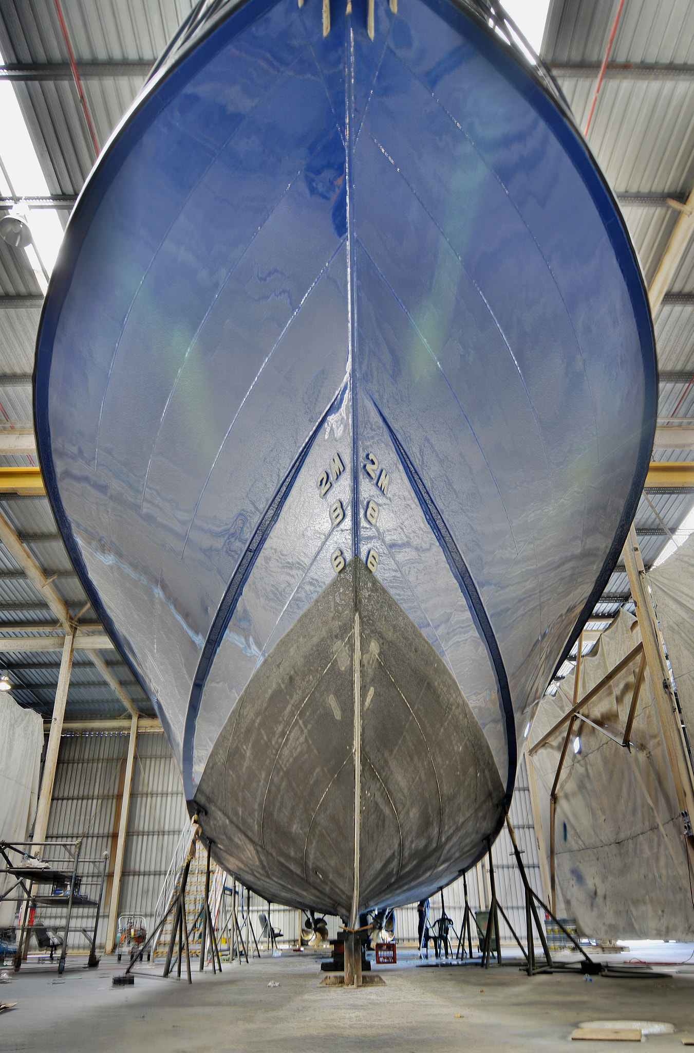 Tokina AT-X Pro 11-16mm F2.8 DX sample photo. Boat under repair photography