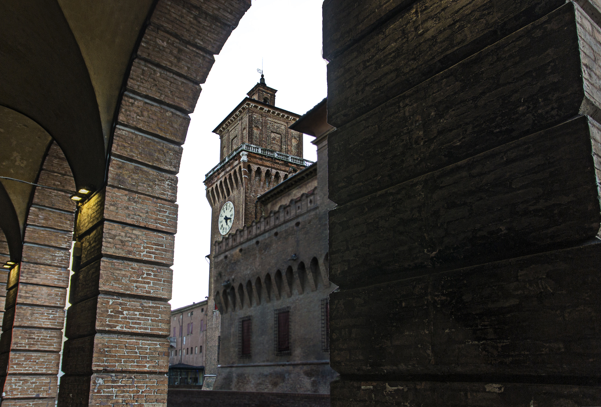 Sigma 17-70mm F2.8-4 DC Macro OS HSM | C sample photo. Castello estense photography