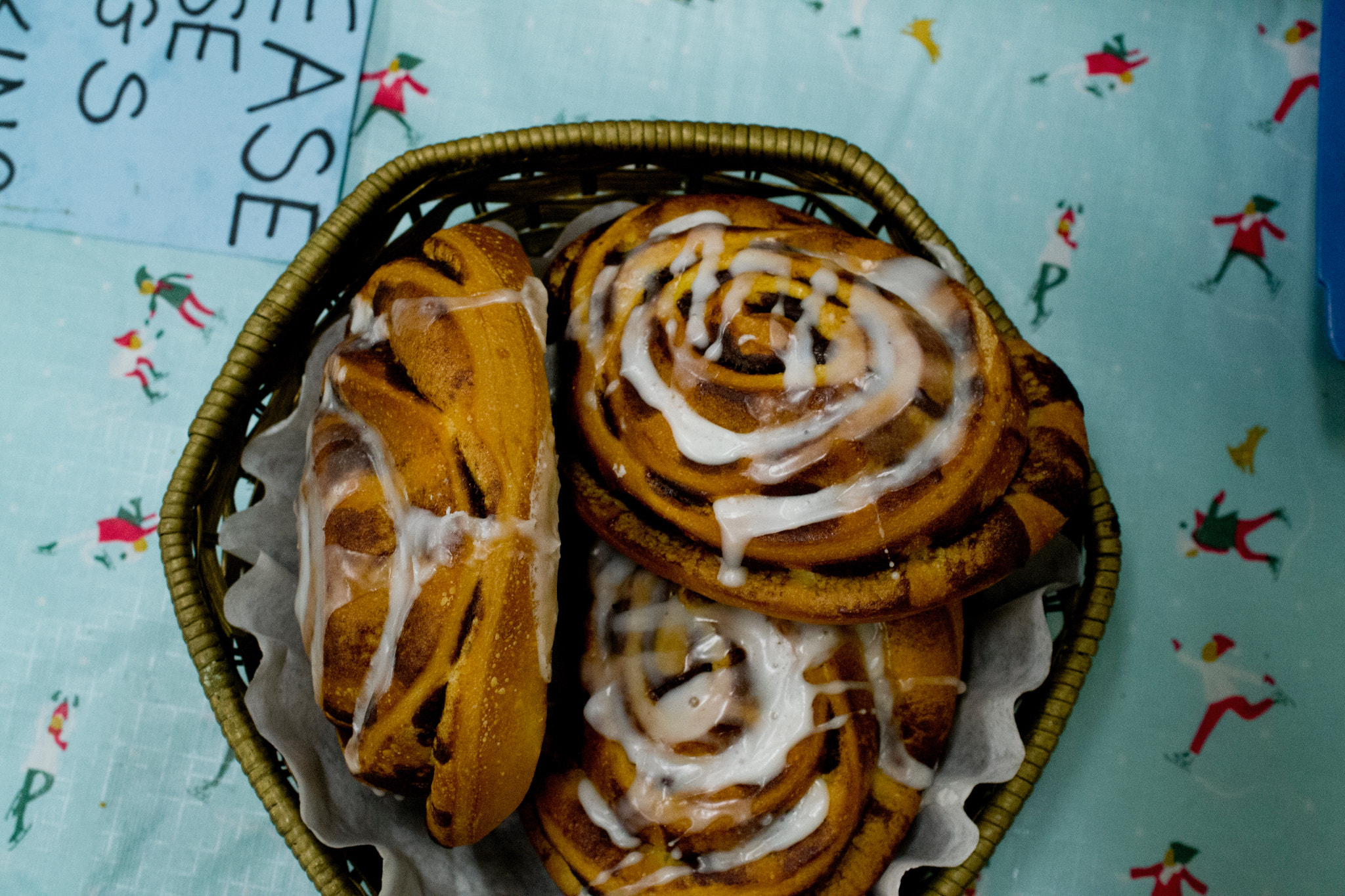 Nikon AF-S DX Micro Nikkor 40mm F2.8 sample photo. Cinnamon buns photography