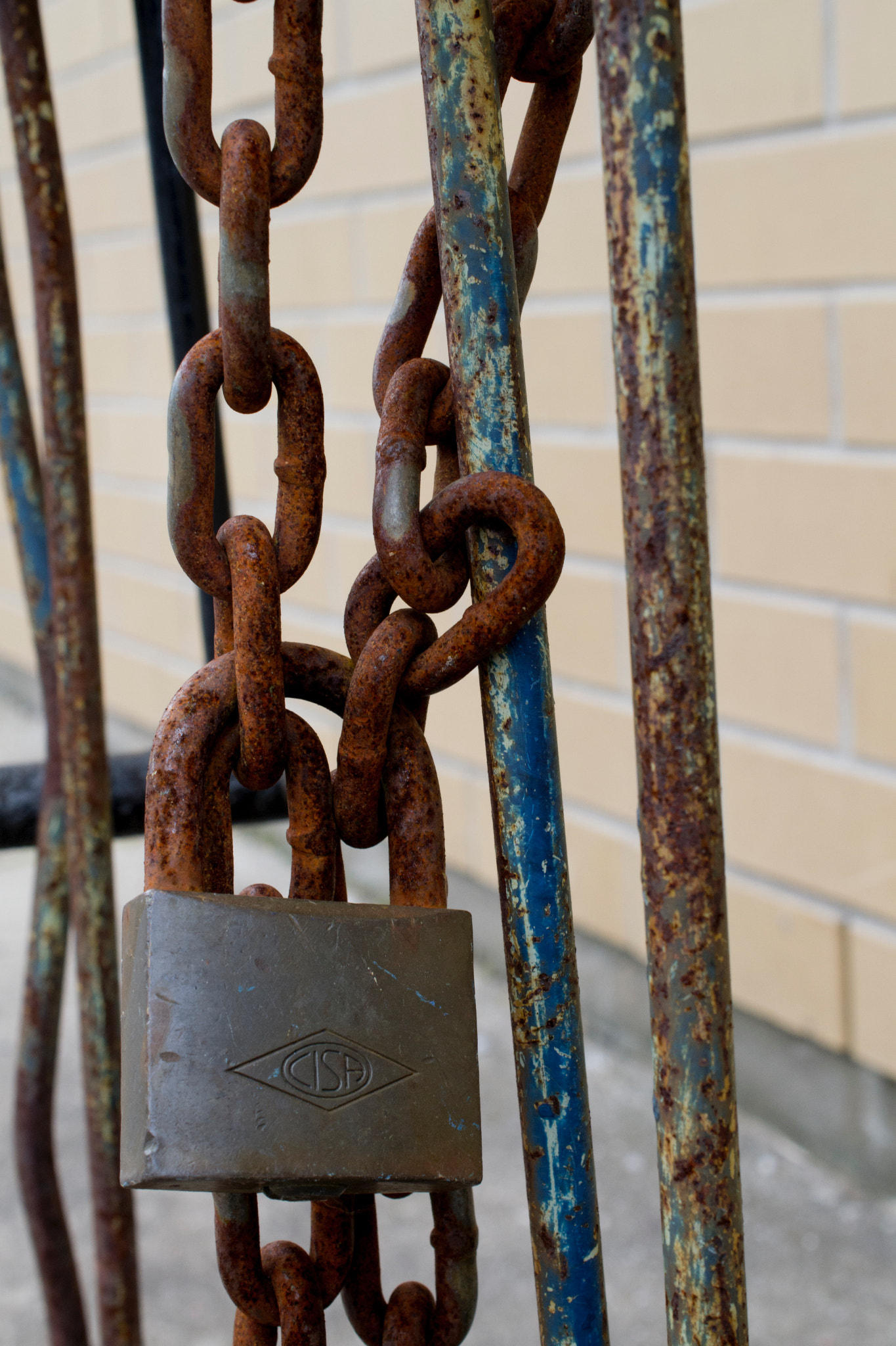 Nikon AF-S DX Micro Nikkor 40mm F2.8 sample photo. Chain & lock photography