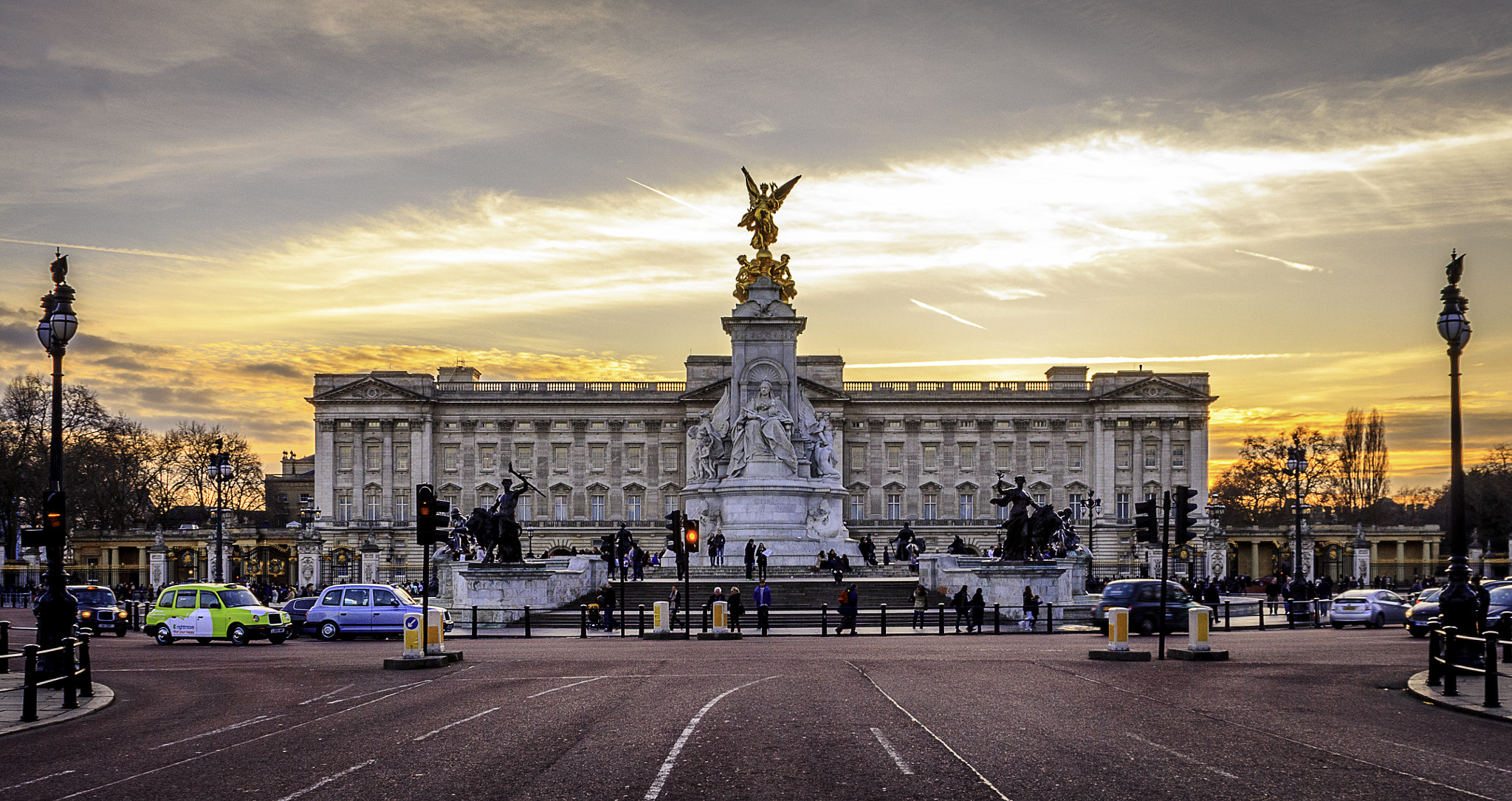 Canon EOS 550D (EOS Rebel T2i / EOS Kiss X4) sample photo. Buckingham palace photography
