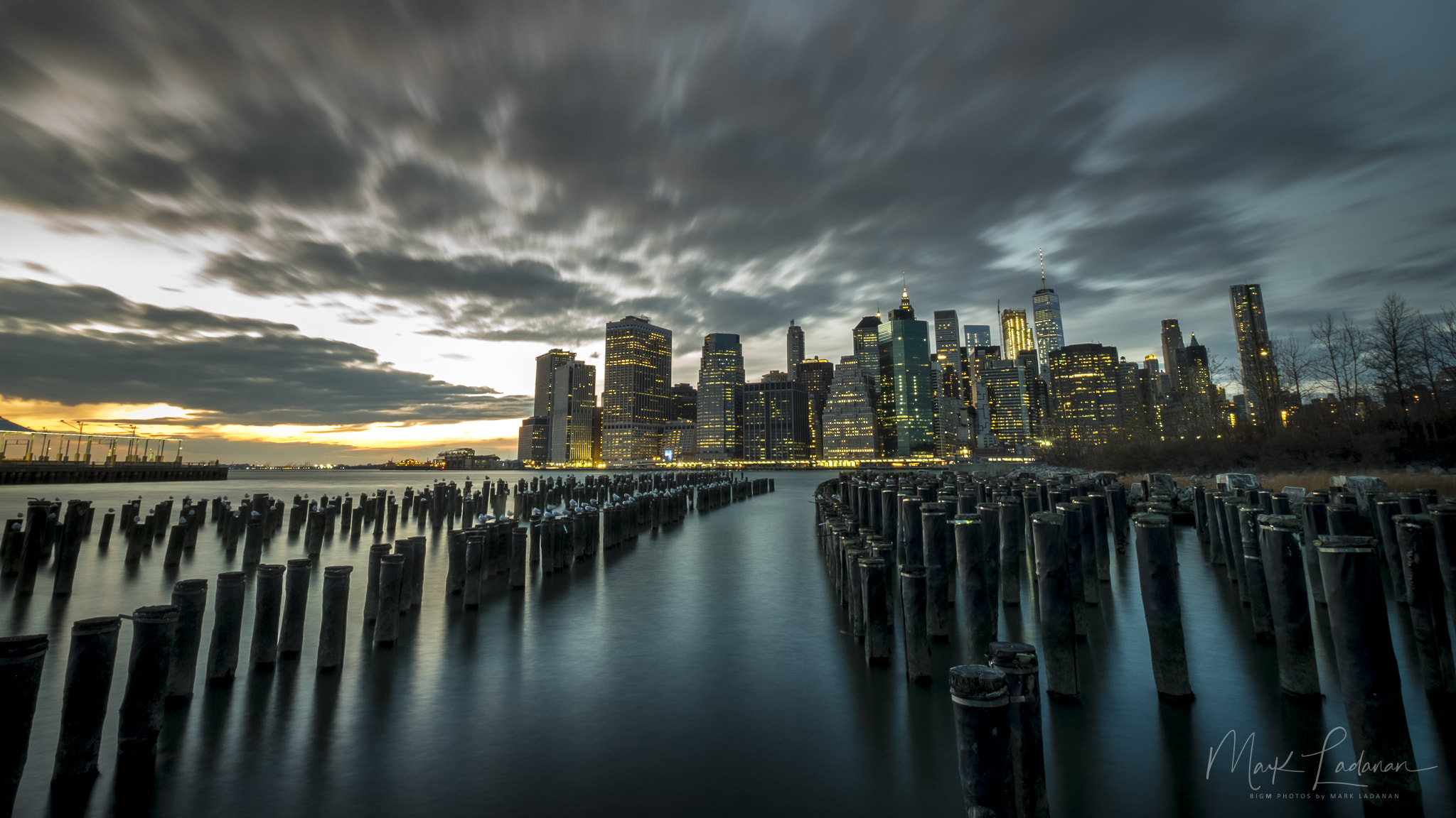 Fujifilm X-T10 + Fujifilm XF 10-24mm F4 R OIS sample photo. Nyc skyline at dusk photography