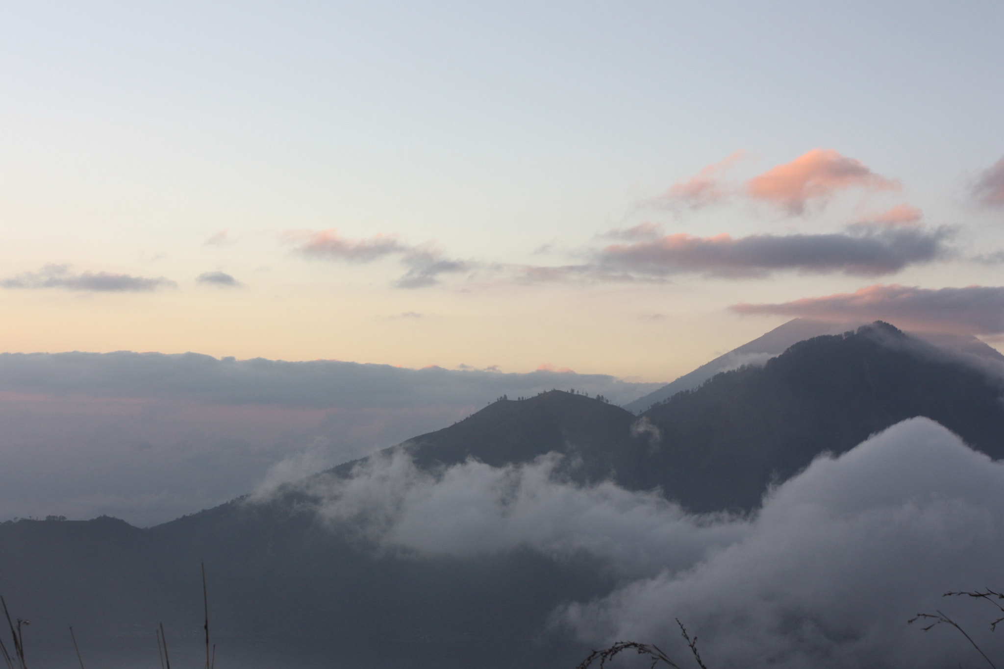 Canon EOS 450D (EOS Rebel XSi / EOS Kiss X2) + Canon EF 17-40mm F4L USM sample photo. Mount batur photography