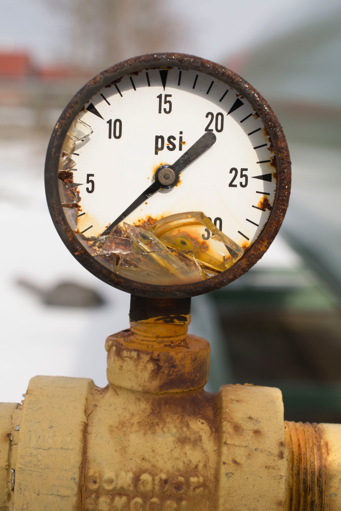 Nikon AF-S DX Micro Nikkor 40mm F2.8 sample photo. Broken gauge photography