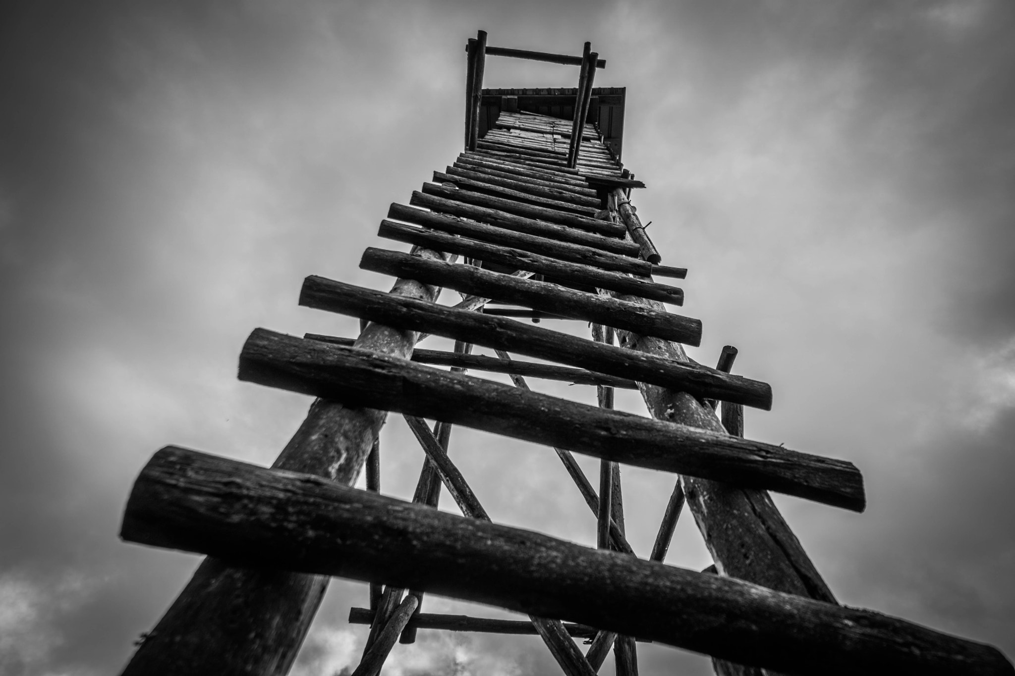 Sony a6000 + Sony E 10-18mm F4 OSS sample photo. Ladder to the sky photography