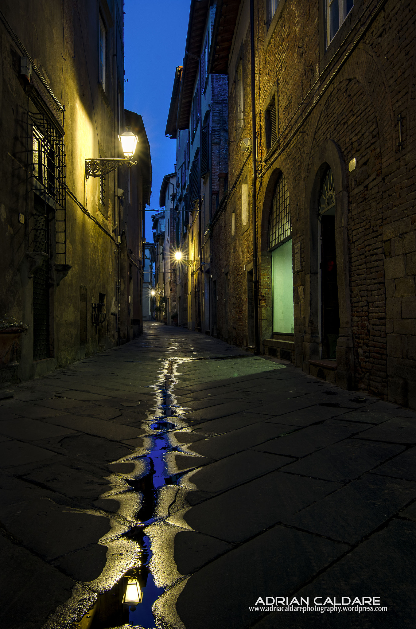 Nikon D7000 + Tokina AT-X 11-20 F2.8 PRO DX (AF 11-20mm f/2.8) sample photo. Blu hour ...... lucca photography