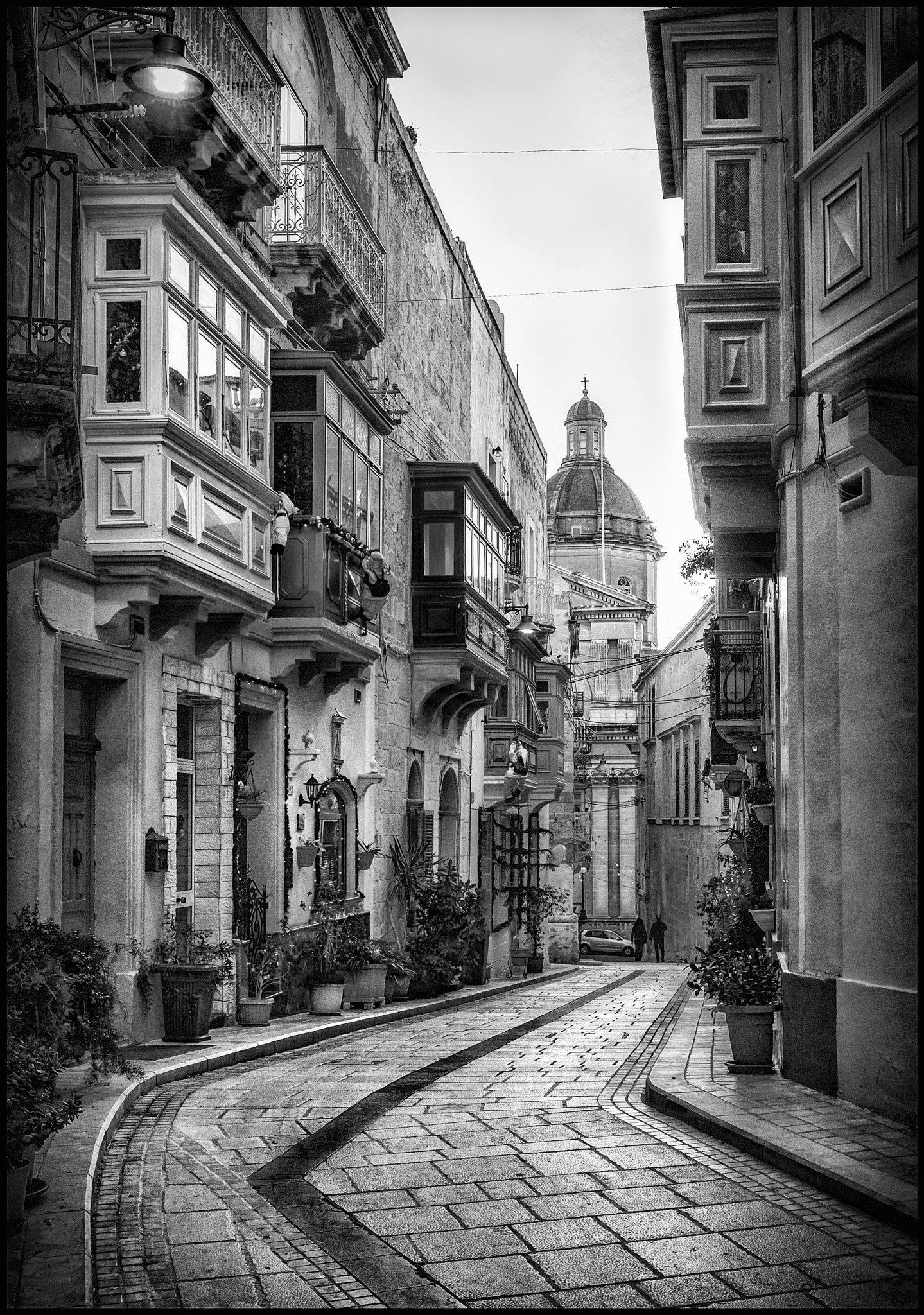 VARIO-ELMARIT 1:2.8-4.0/24-90mm ASPH. OIS sample photo. Street from old city, birgu, malta... photography