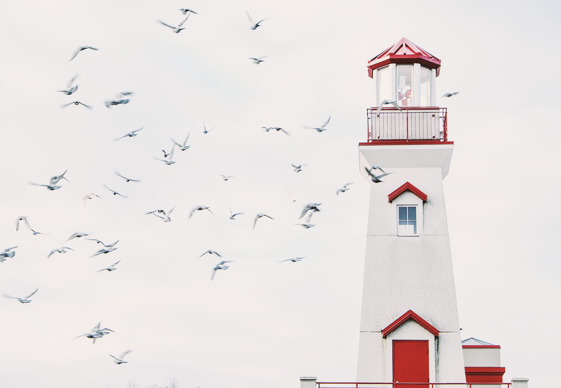 Fujifilm X-E2S + Fujifilm XF 18-55mm F2.8-4 R LM OIS sample photo. Lighthouse stand by lake ontario photography