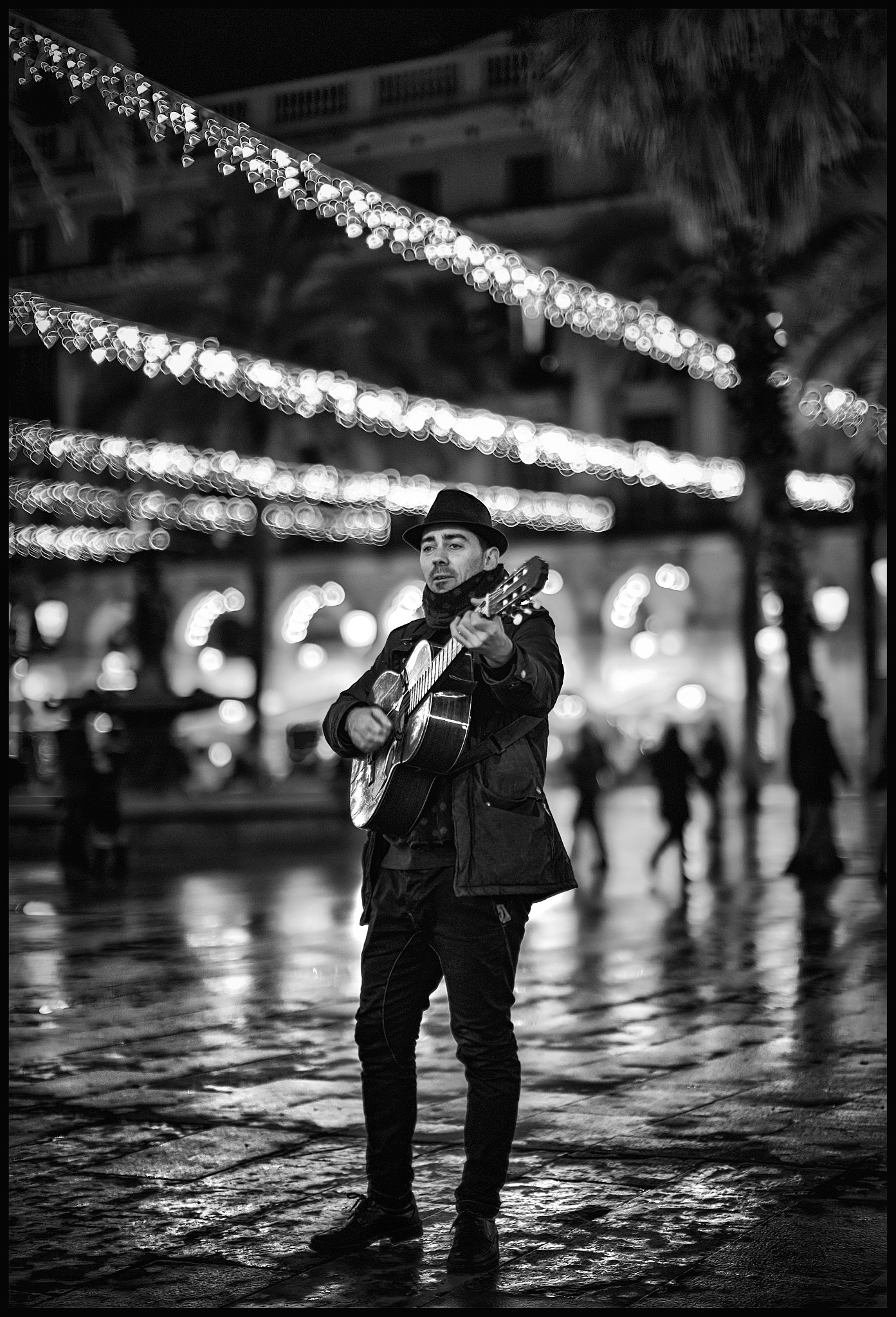 Leica Noctilux-M 50mm F0.95 ASPH sample photo. Singing in the rain..... photography