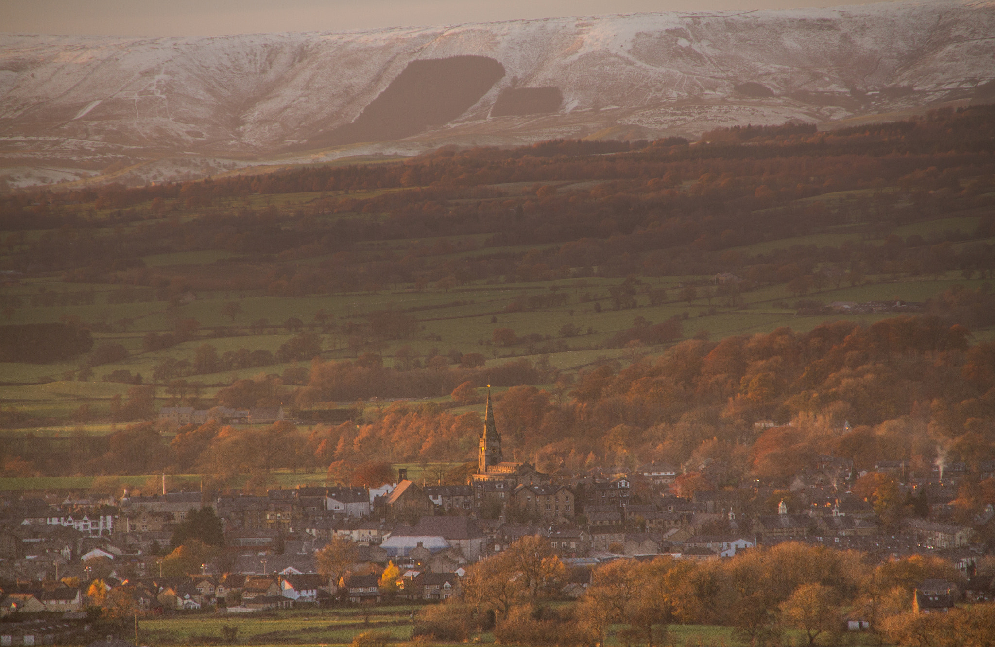 Canon EOS 7D + Sigma 18-250mm F3.5-6.3 DC OS HSM sample photo. Clitheroe in lancashire photography
