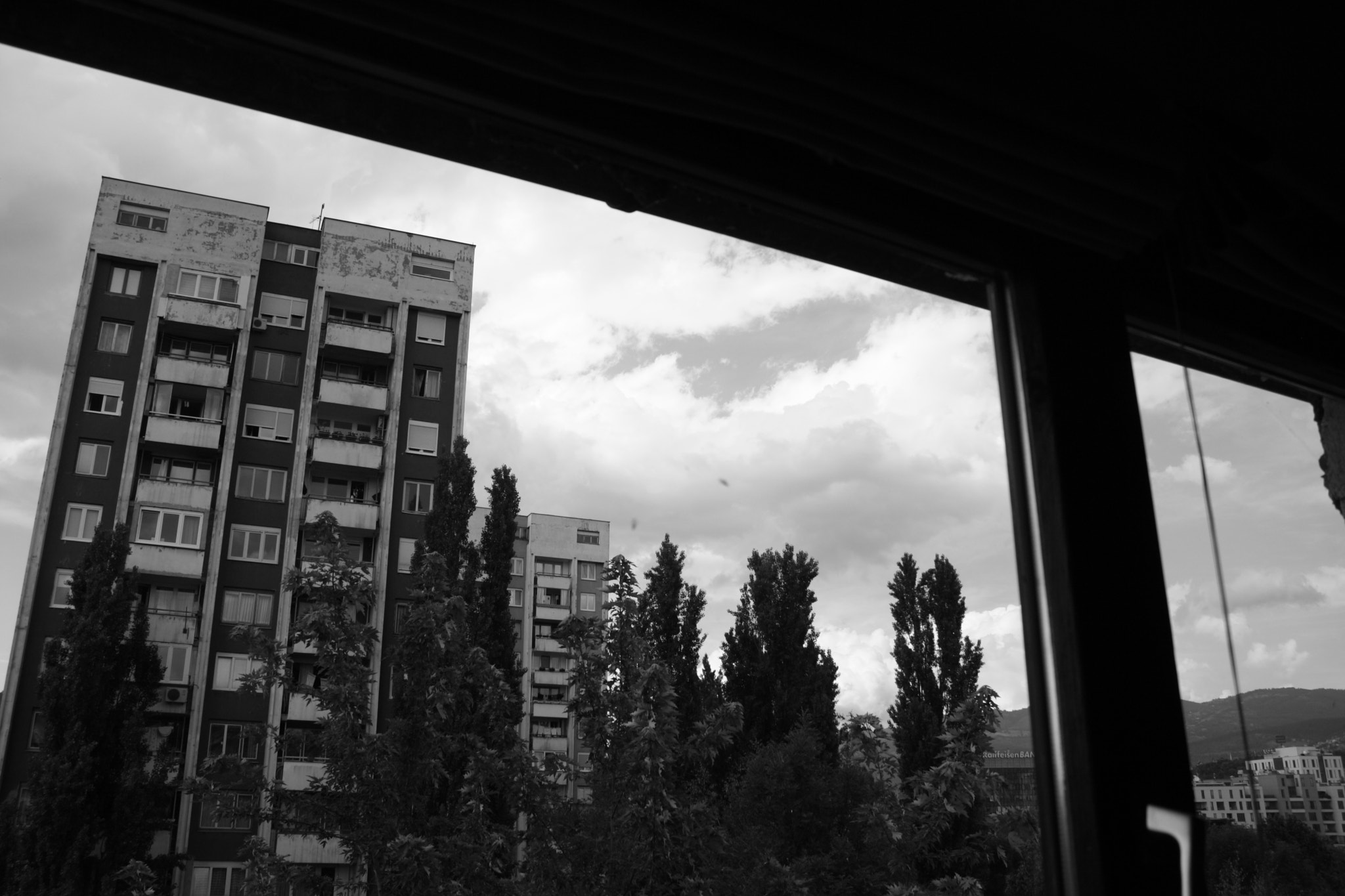 Canon EOS 1000D (EOS Digital Rebel XS / EOS Kiss F) sample photo. Window photography
