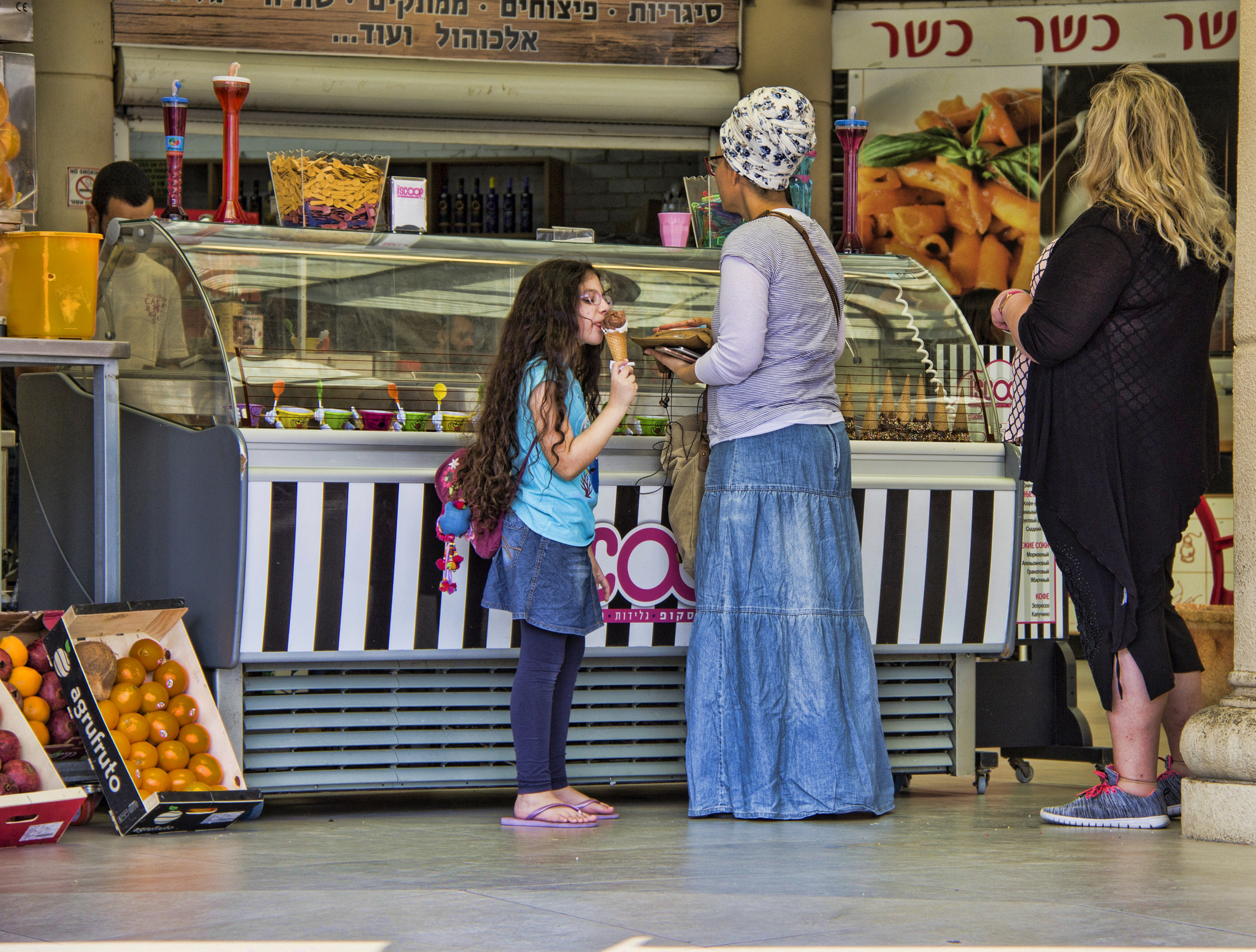 Canon EF-S 18-200mm F3.5-5.6 IS sample photo. Do you like ice cream? photography