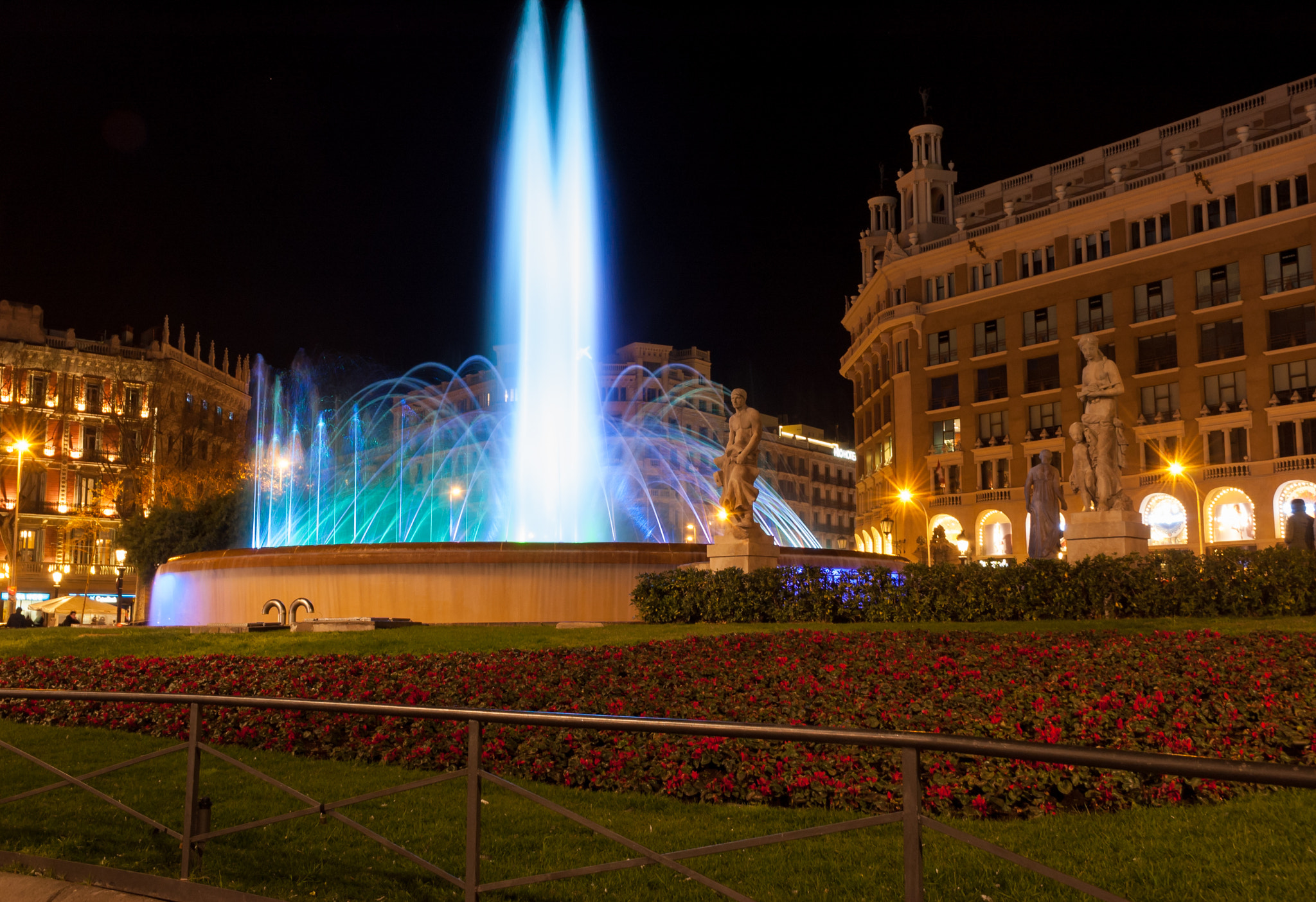 Nikon D70s sample photo. Fountain photography