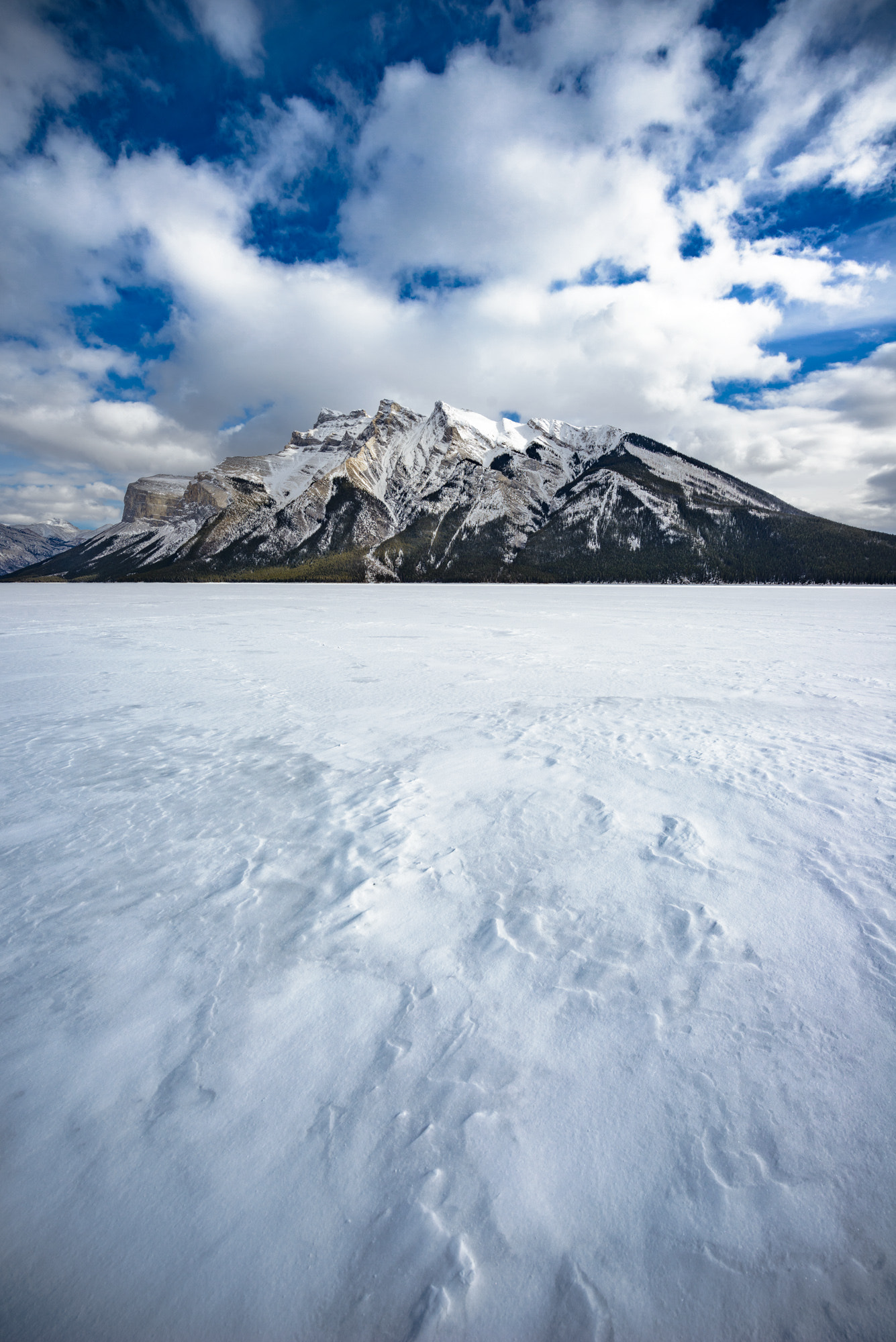 Nikon AF-S Nikkor 14-24mm F2.8G ED sample photo. Lake minnewanka photography