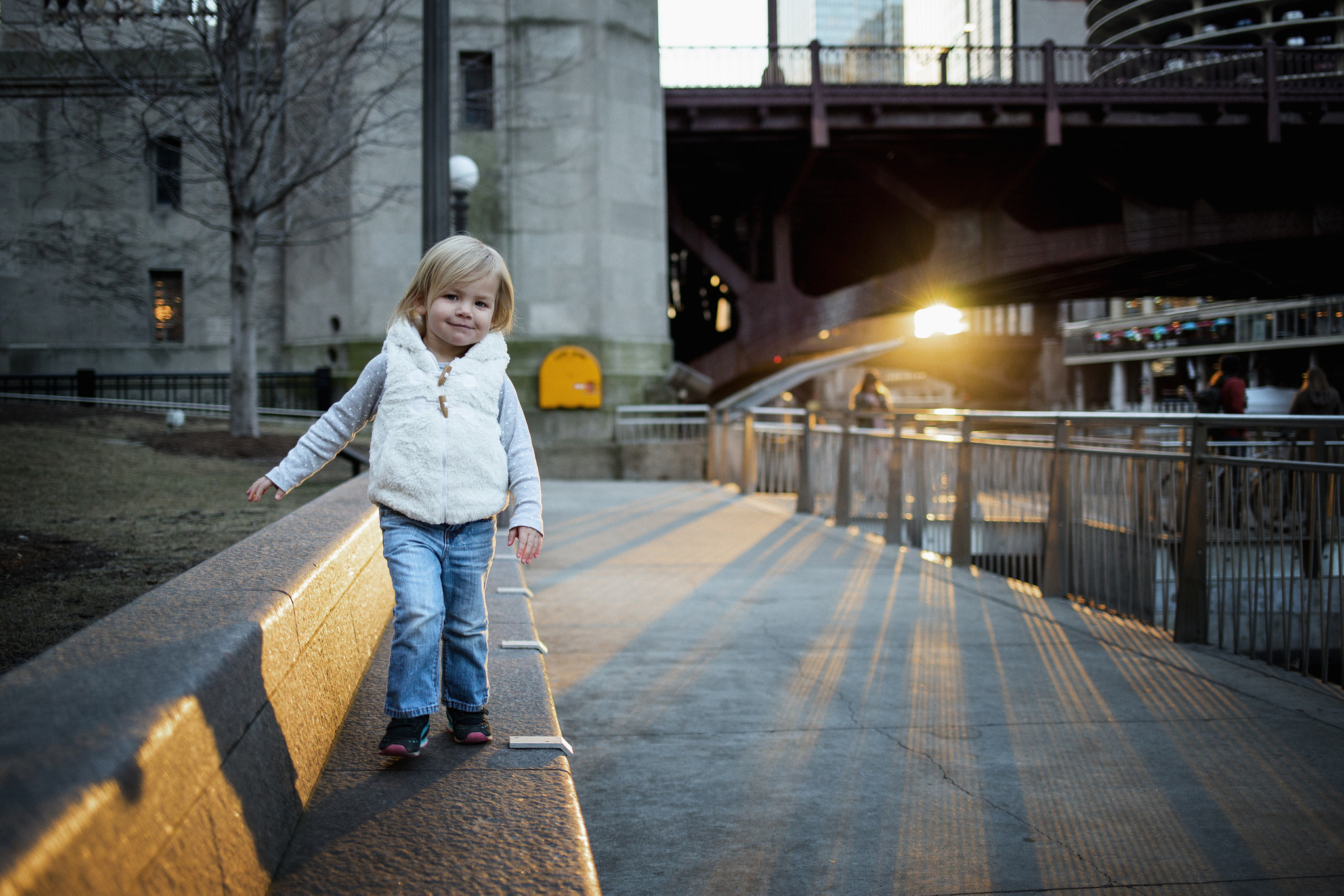 Canon EF 35mm F2 IS USM sample photo. Chicago river walk photography