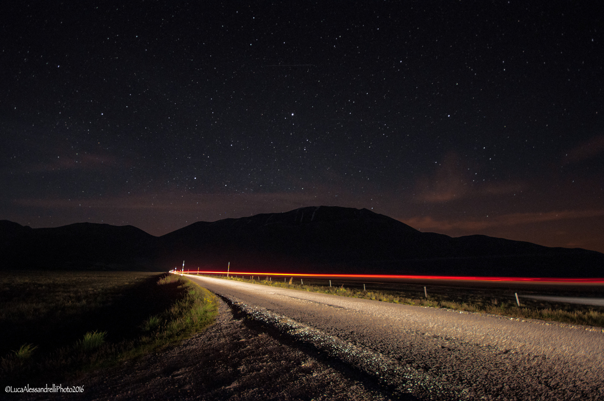 Sigma 10-20mm F4-5.6 EX DC HSM sample photo. The red line photography
